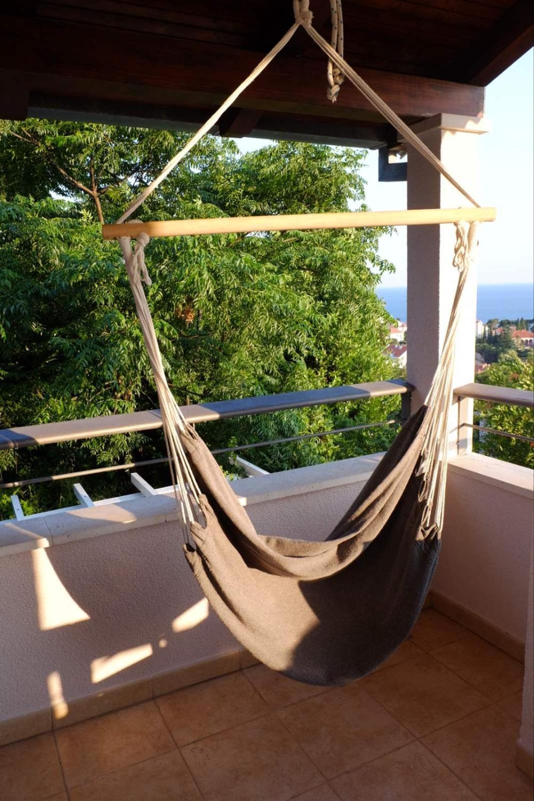 SunSpot Apartment - beautiful view with big garden, free parking, central