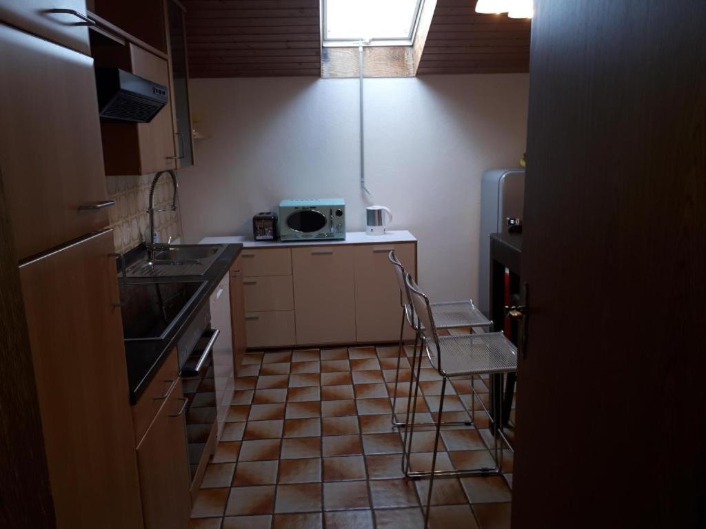 ROOM in apartment LOT SPACE & option COOKING & terrace - 9 km from A8 highway & superfast self checkin