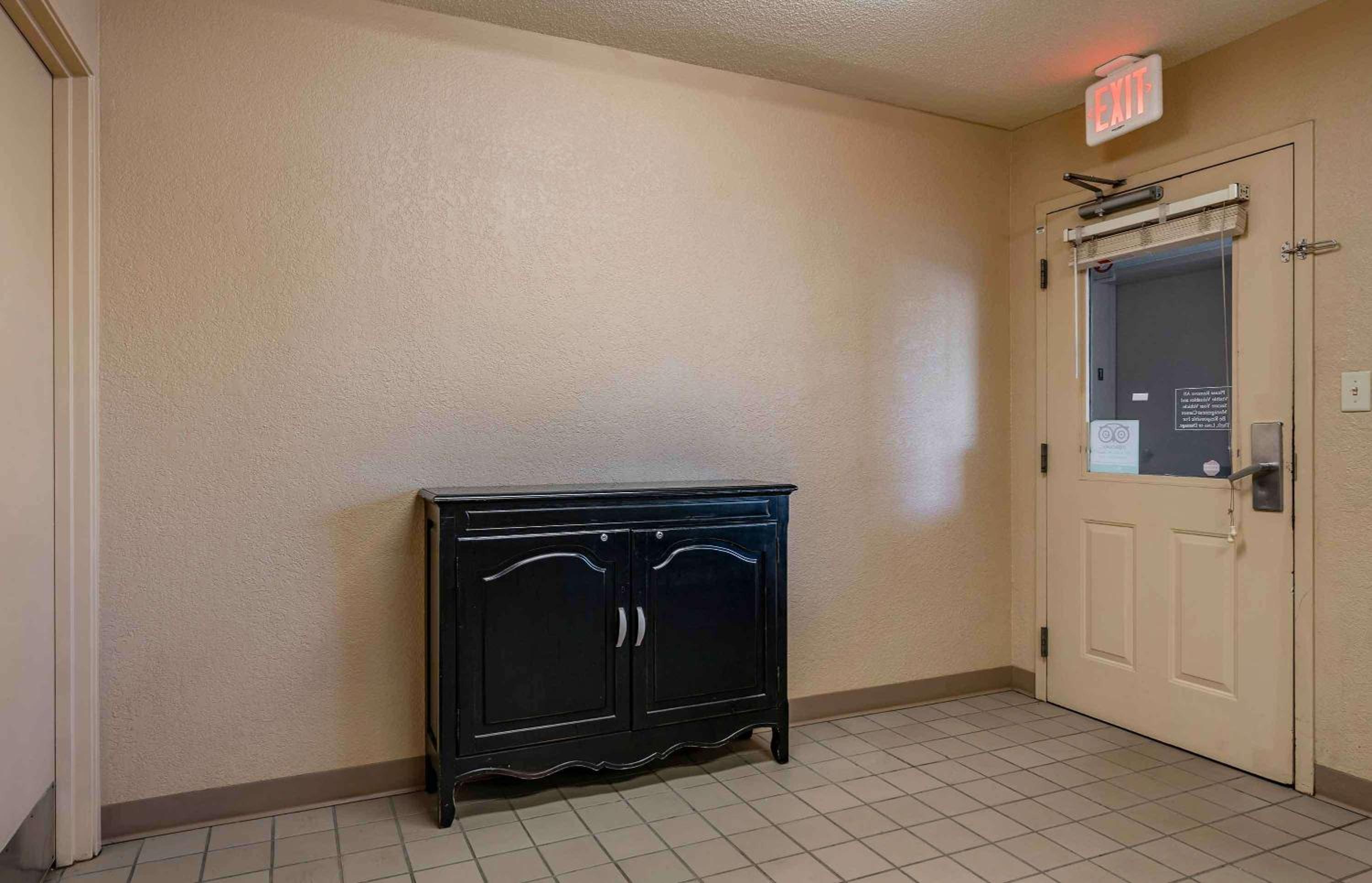 Lexington Vacations - Extended Stay America Suites - Lexington - Nicholasville Road - Property Image 24
