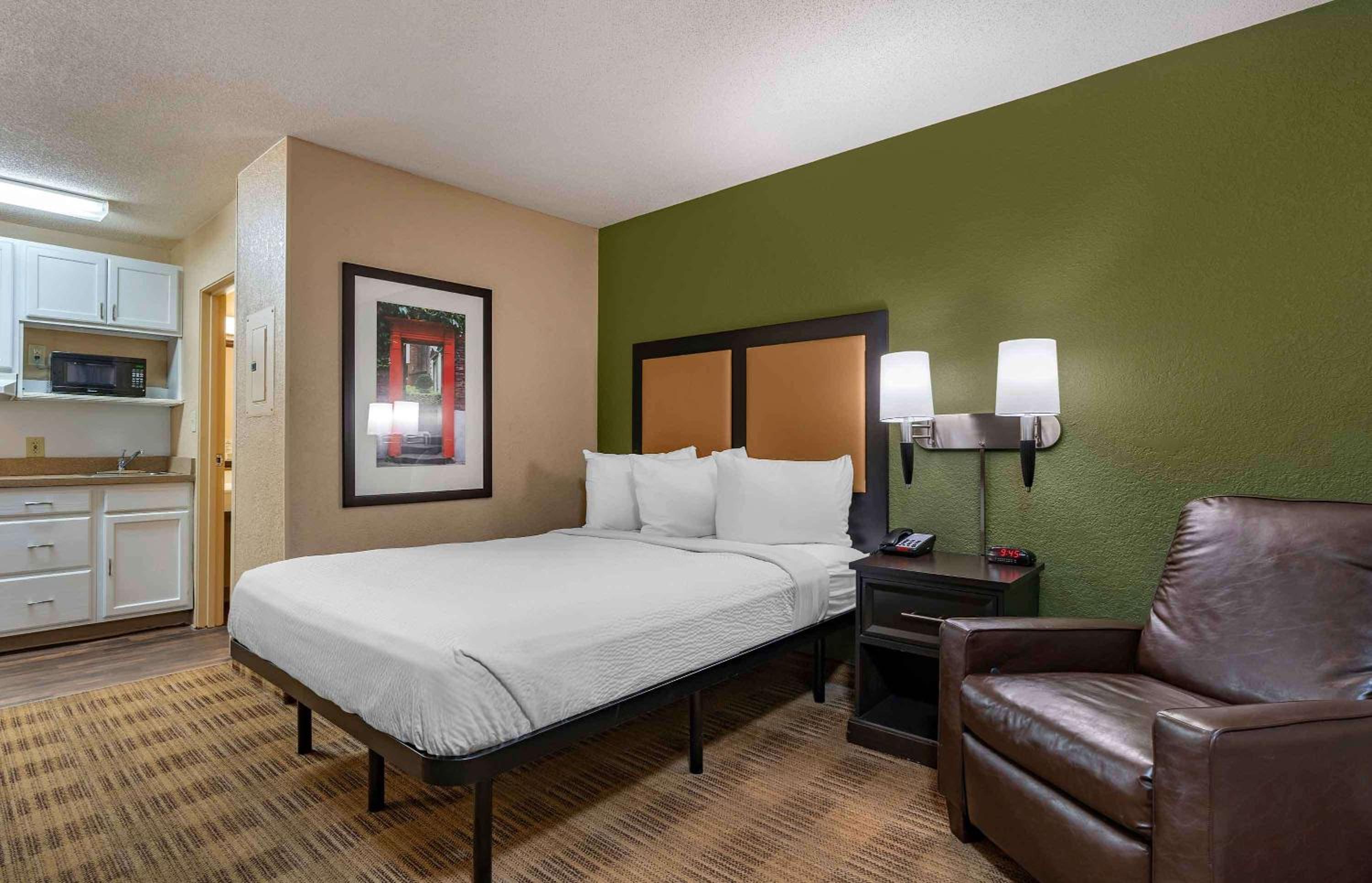 Lexington Vacations - Extended Stay America Suites - Lexington - Nicholasville Road - Property Image 32