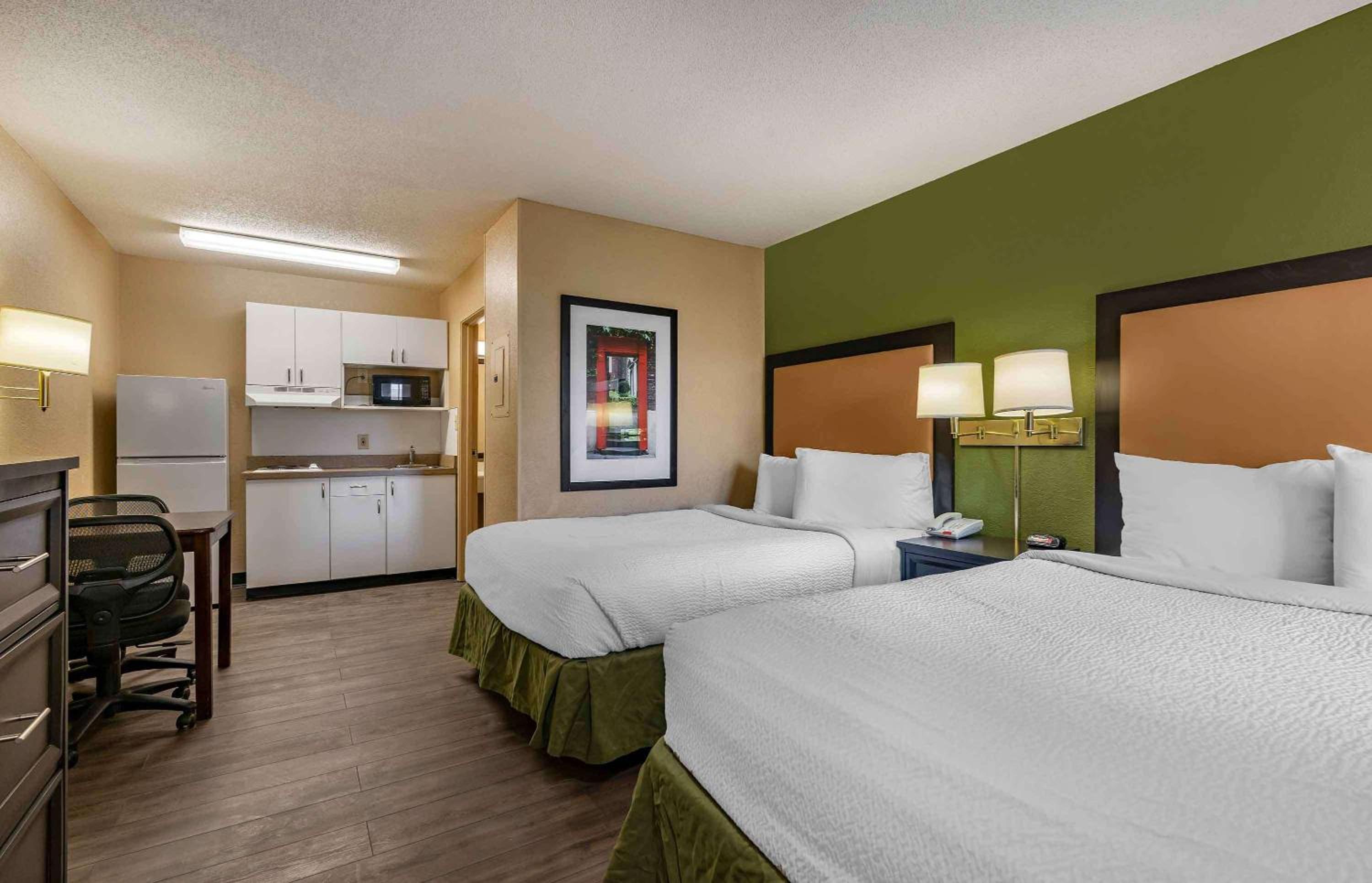 Lexington Vacations - Extended Stay America Suites - Lexington - Nicholasville Road - Property Image 2