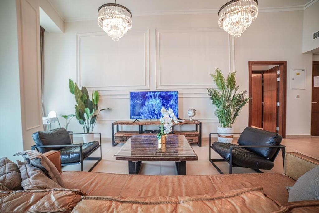 FIRST CLASS 2BR with full DUBAI SKYLINE & SEA view