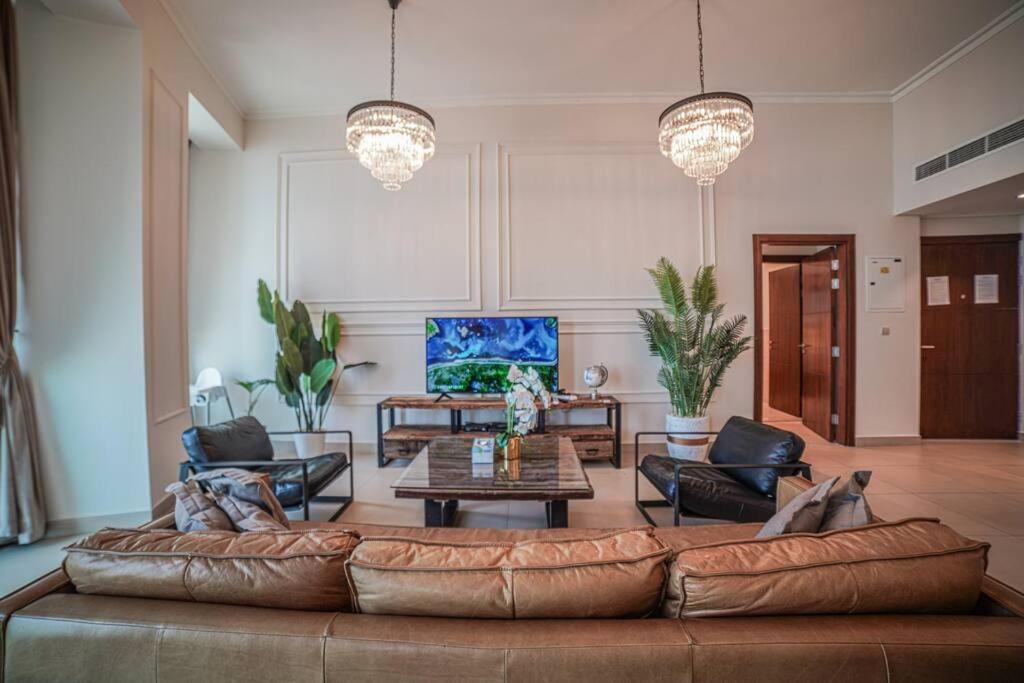 FIRST CLASS 2BR with full DUBAI SKYLINE & SEA view