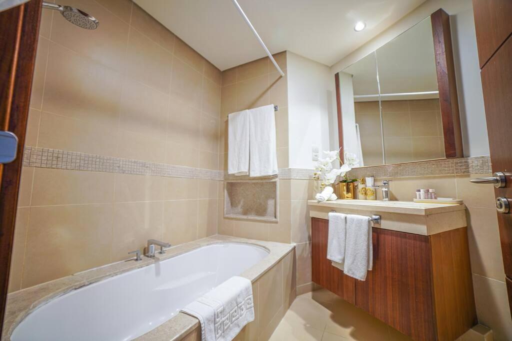 FIRST CLASS 2BR with full DUBAI SKYLINE & SEA view