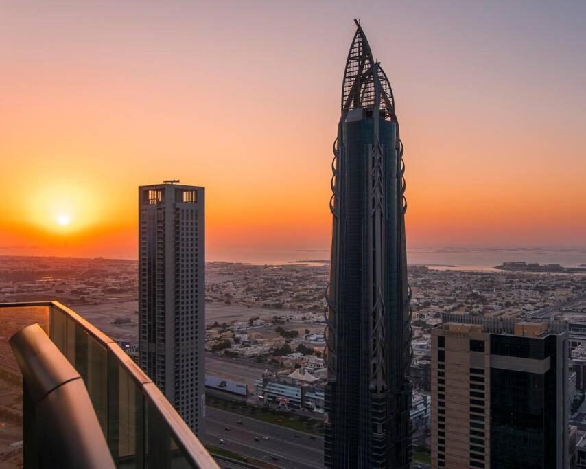 FIRST CLASS 2BR with full DUBAI SKYLINE & SEA view