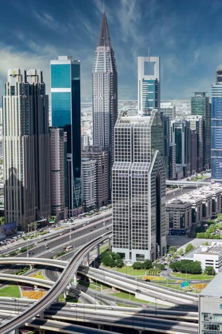 FIRST CLASS 2BR with full DUBAI SKYLINE & SEA view