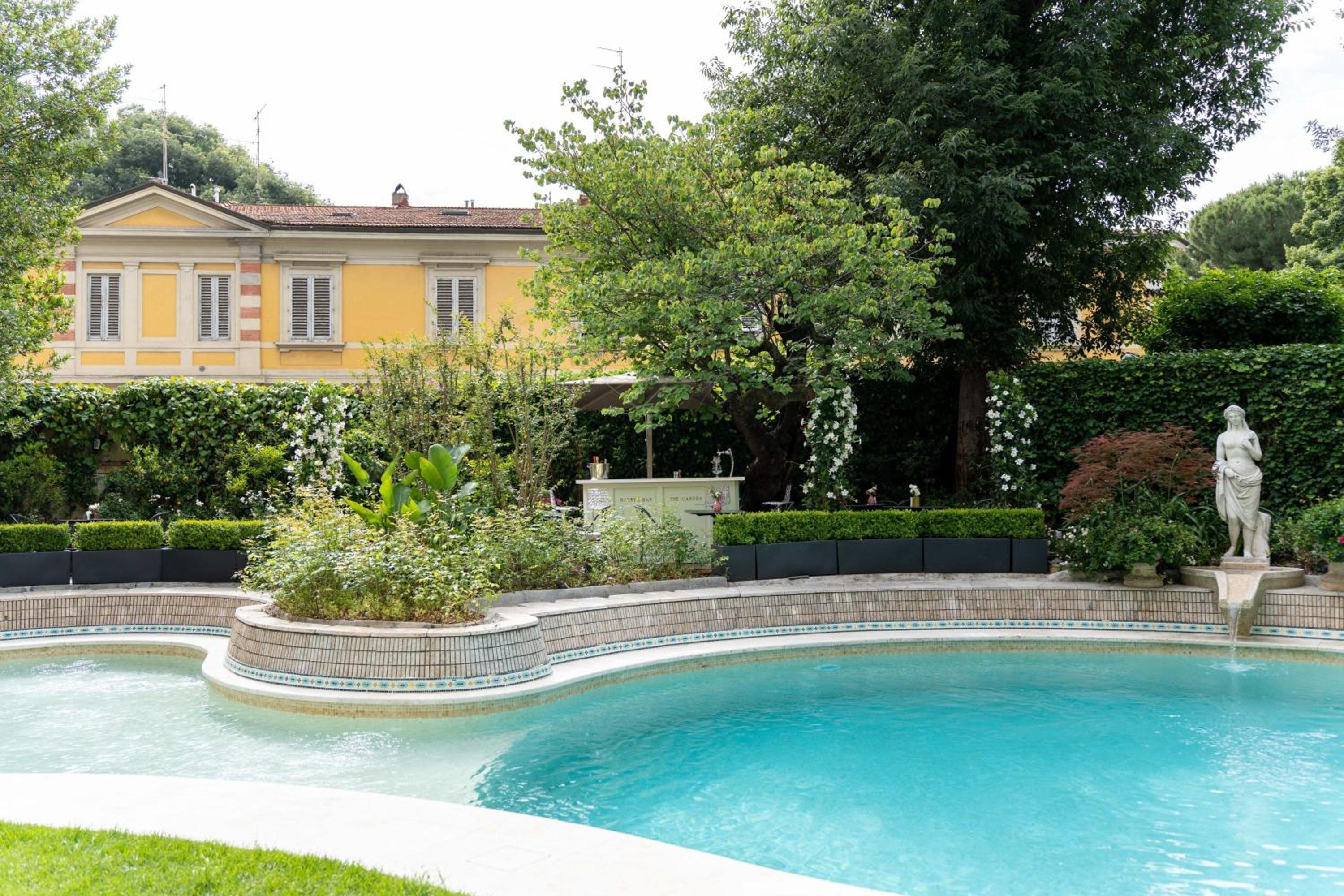 Sina Villa Medici, Autograph Collection-2