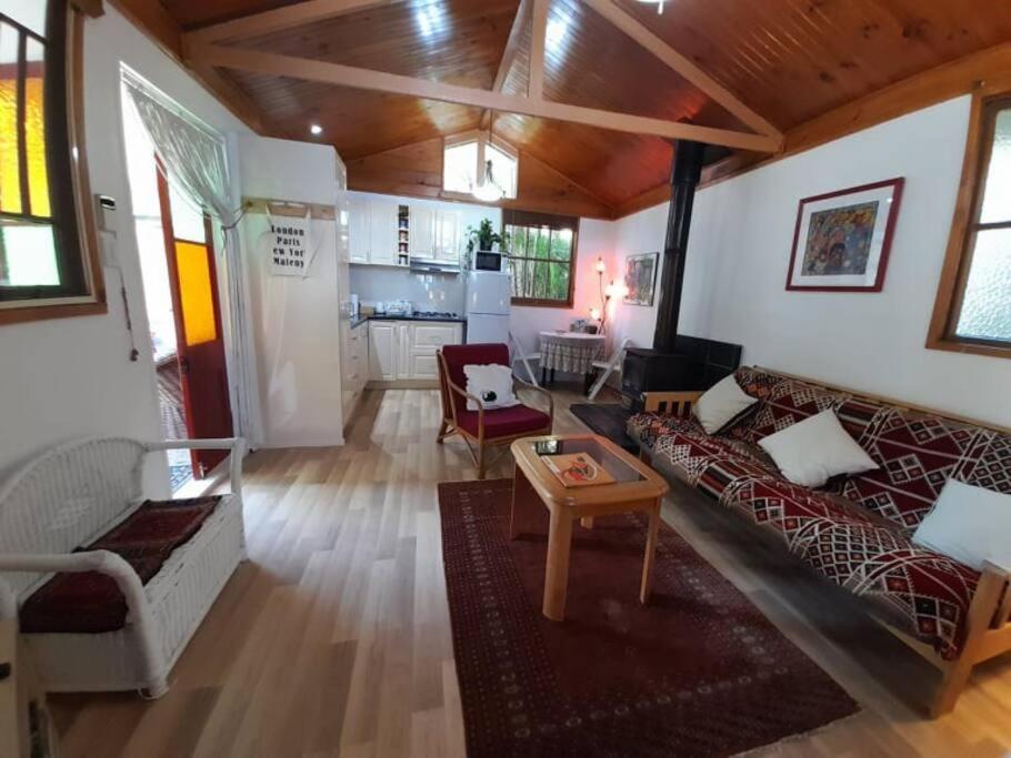 Quirky Cottage in Centre of Maleny, Walk Everywhere