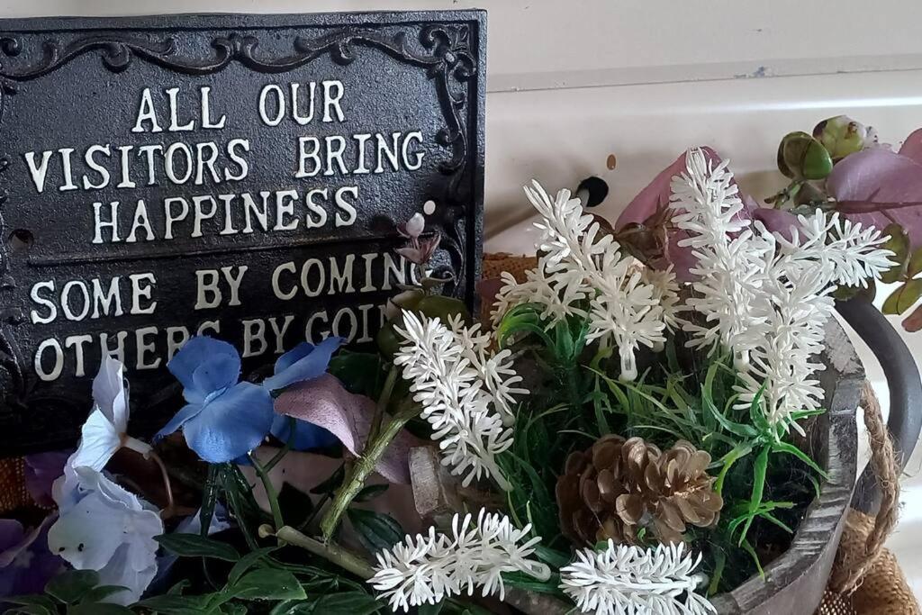 Quirky Cottage in Centre of Maleny, Walk Everywhere