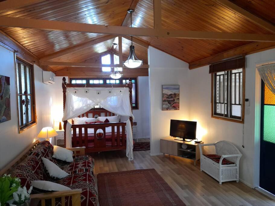 Quirky Cottage in Centre of Maleny, Walk Everywhere