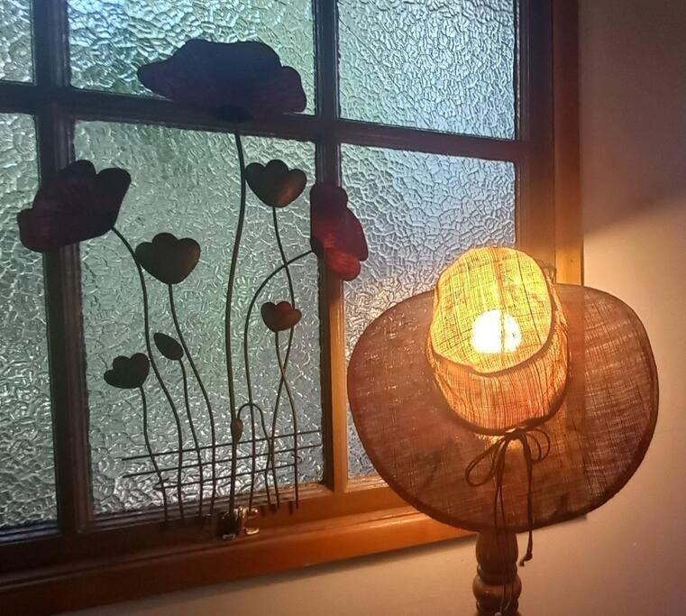 Quirky Cottage in Centre of Maleny, Walk Everywhere