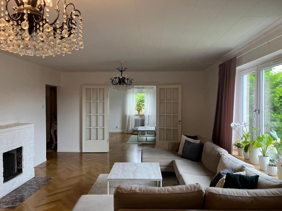 Grand villa with great location!