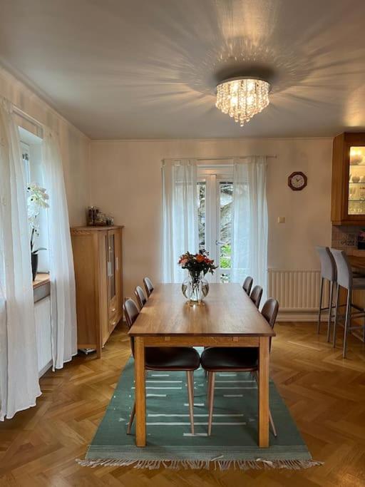 Grand villa with great location!