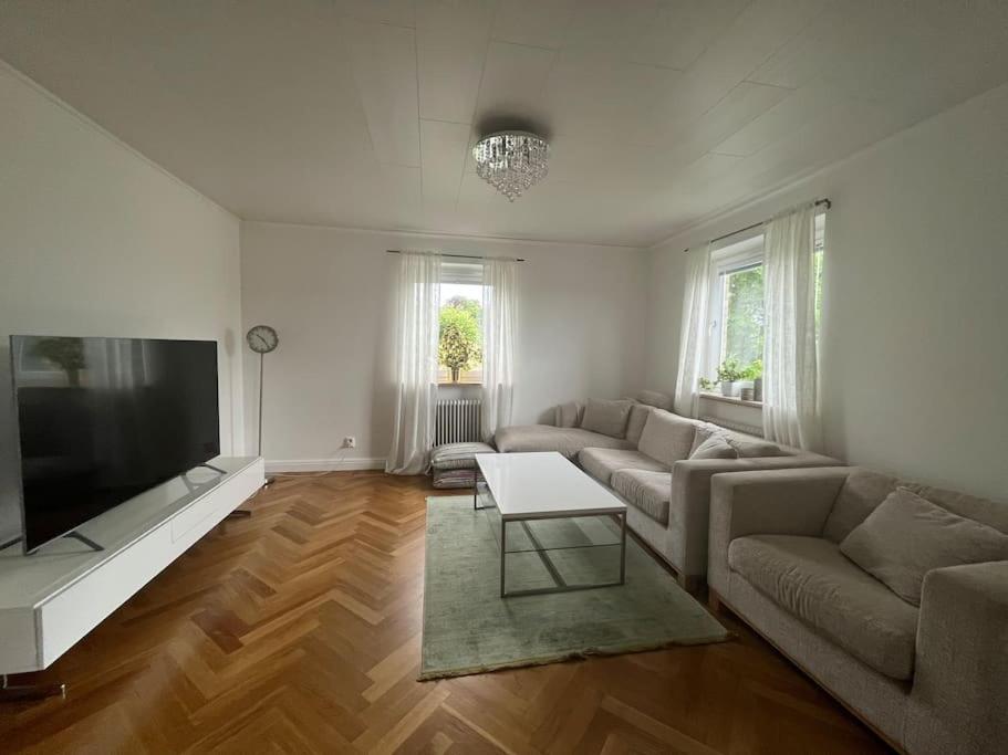 Grand villa with great location!