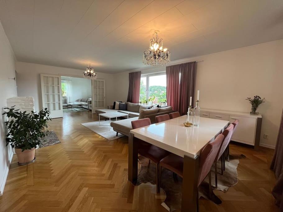 Grand villa with great location!