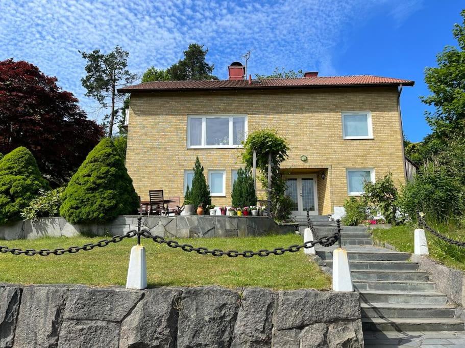 Grand villa with great location!