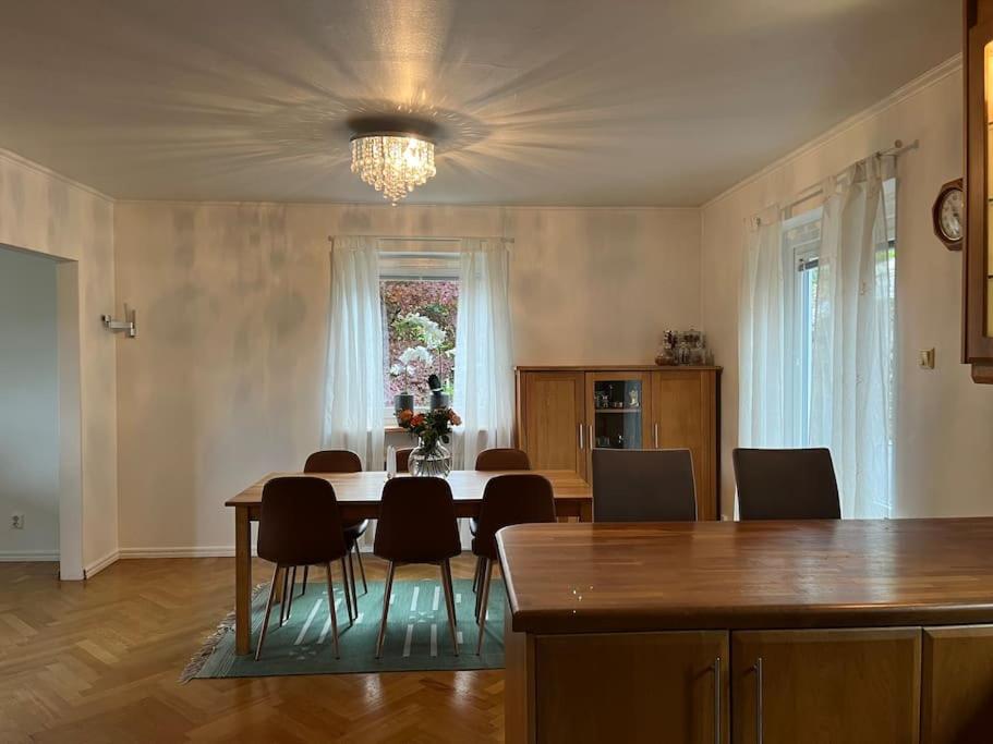 Grand villa with great location!