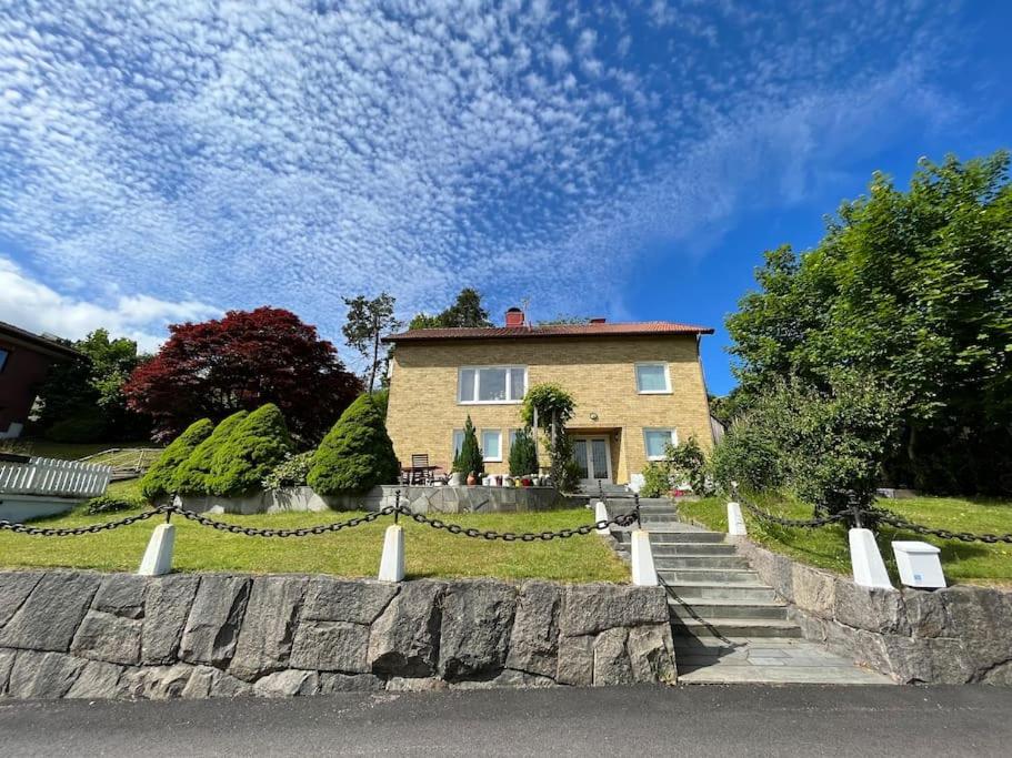 Grand villa with great location!