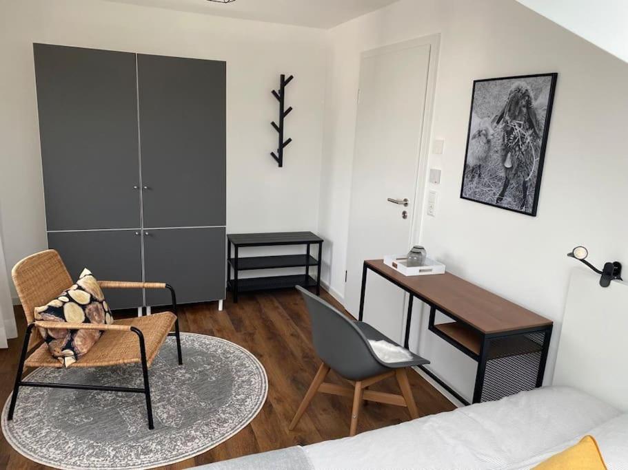 Ferienwohnung 3SZ, großer Balkon , naturnah