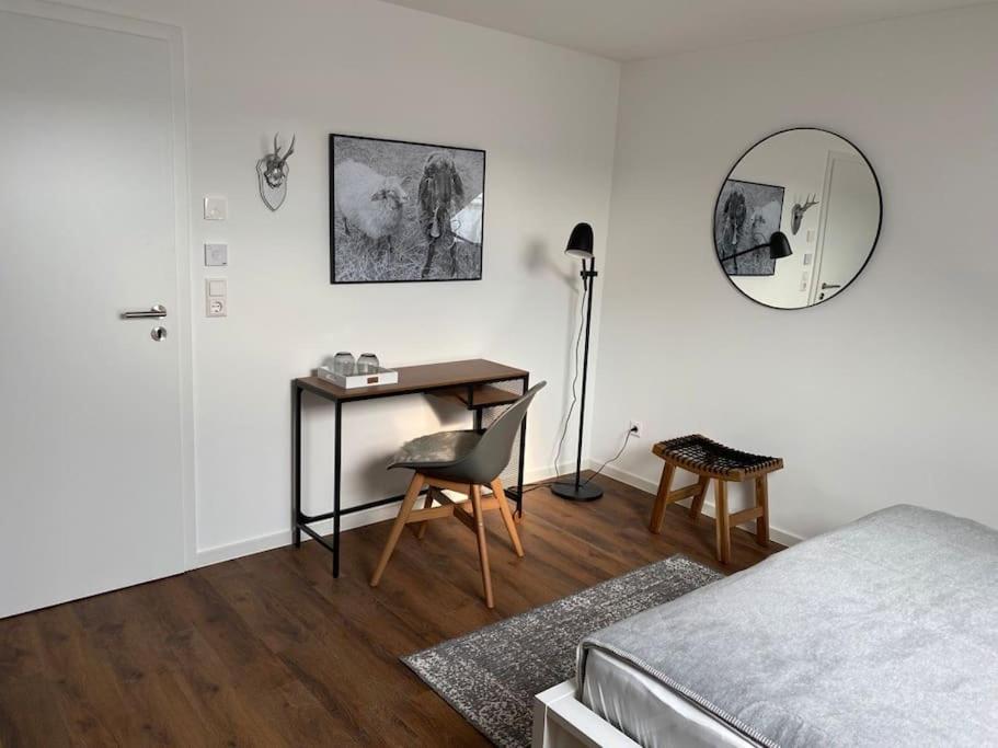 Ferienwohnung 3SZ, großer Balkon , naturnah