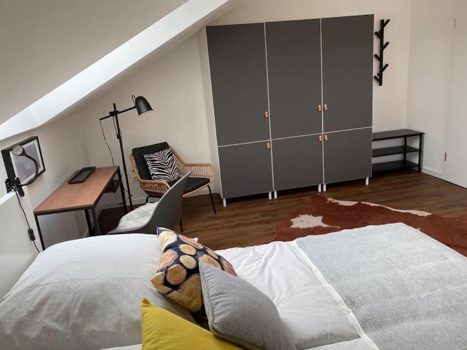 Ferienwohnung 3SZ, großer Balkon , naturnah
