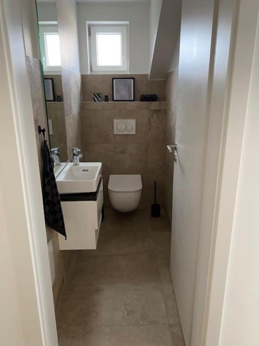 Ferienwohnung 3SZ, großer Balkon , naturnah