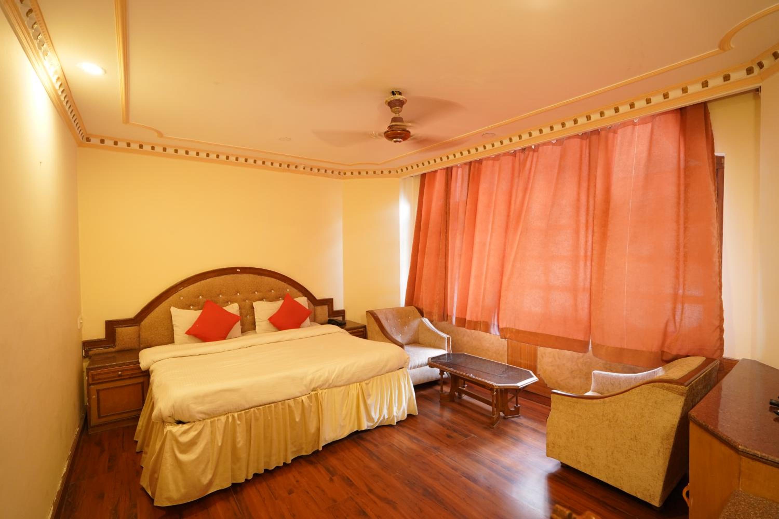 Royal Palace Resort Bhagsunag
