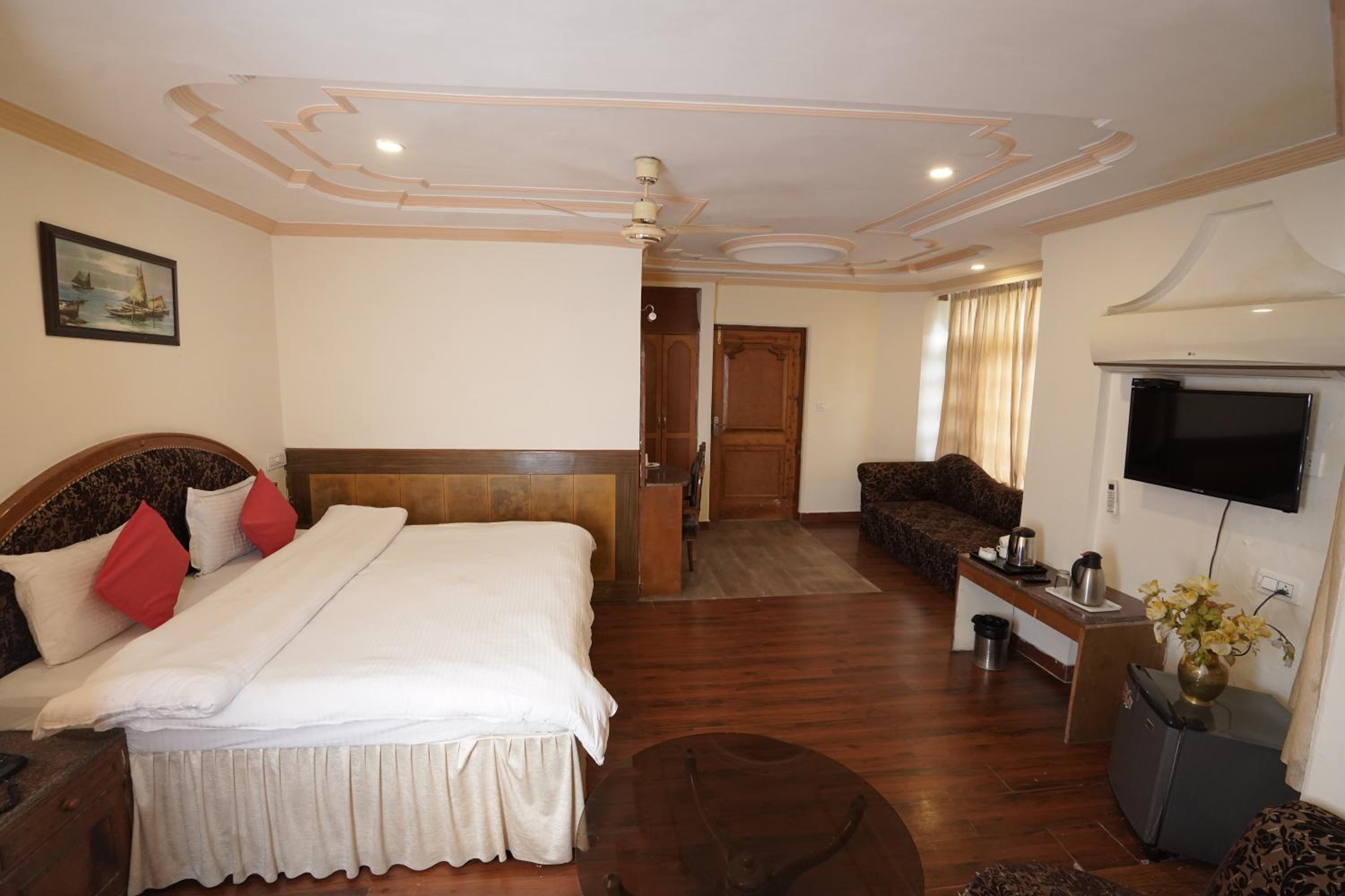 Royal Palace Resort Bhagsunag