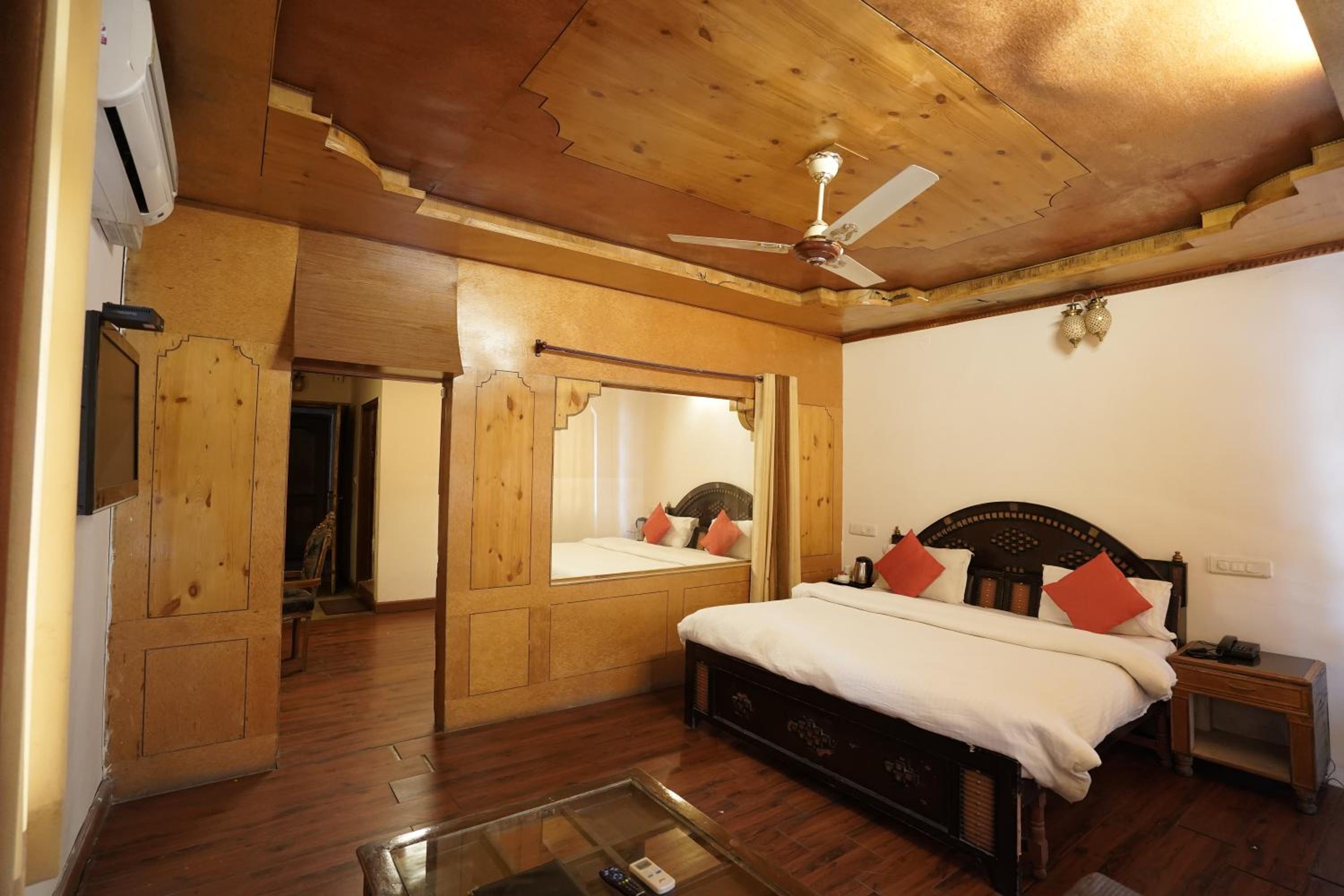 Royal Palace Resort Bhagsunag