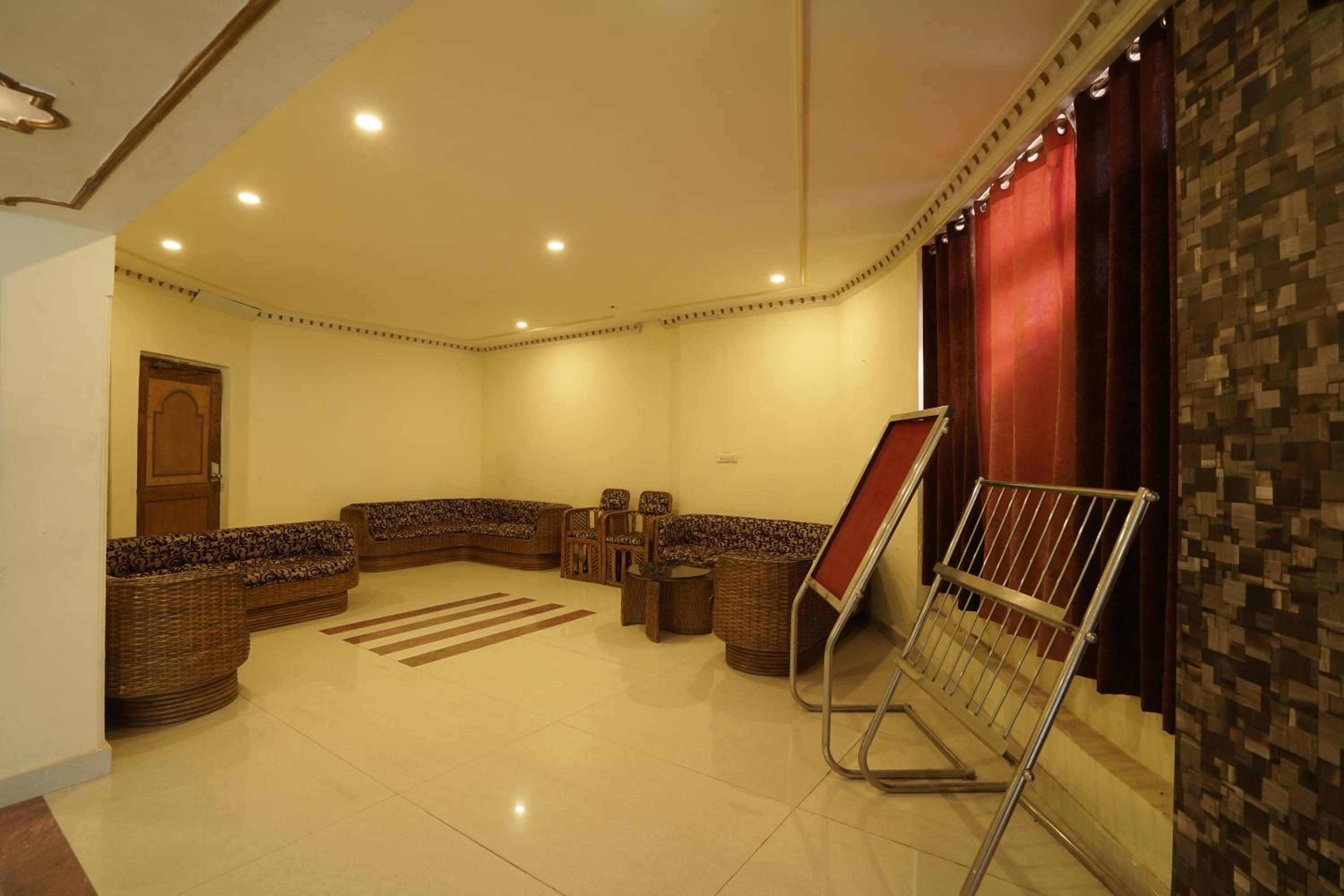 Royal Palace Resort Bhagsunag