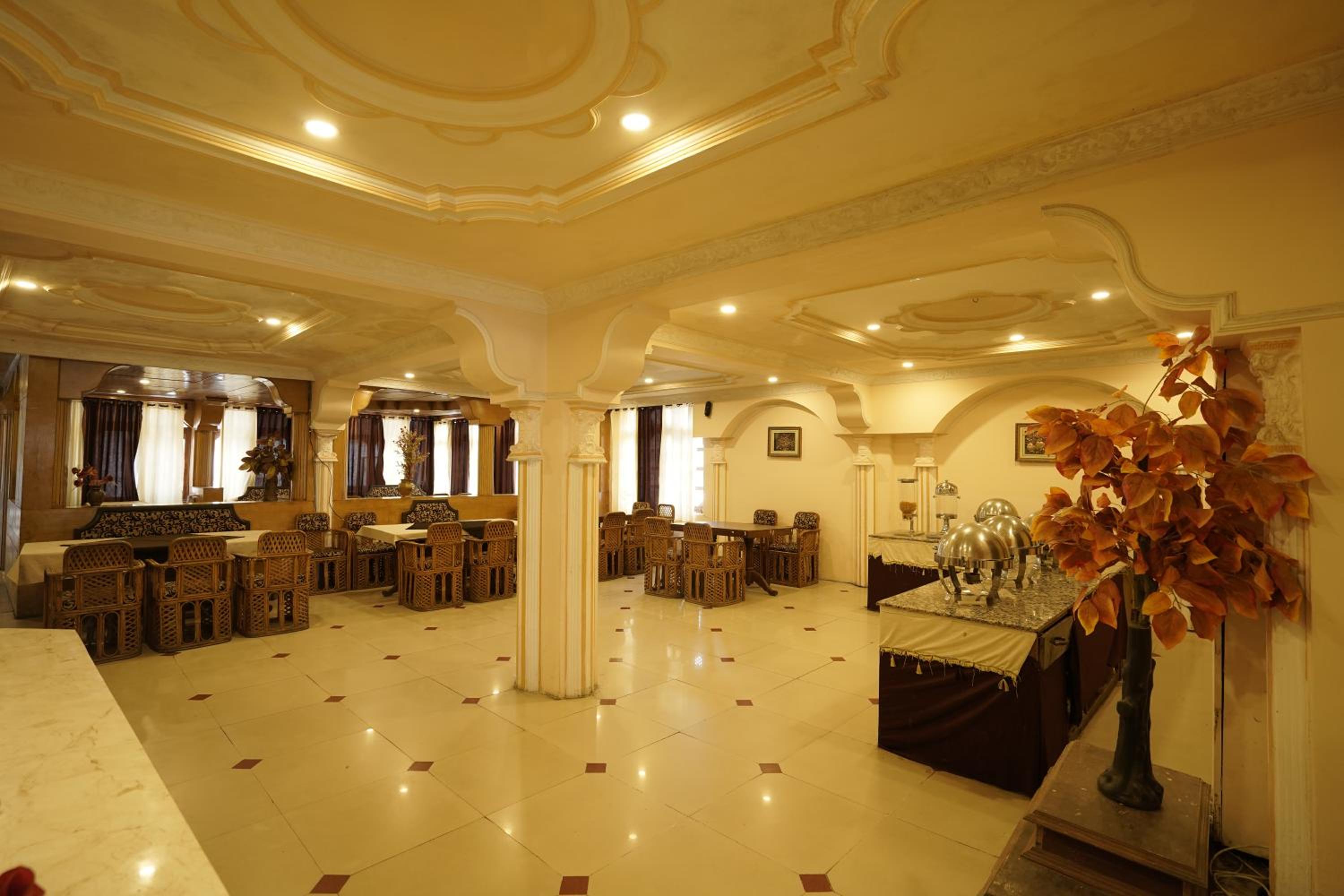 Royal Palace Resort Bhagsunag