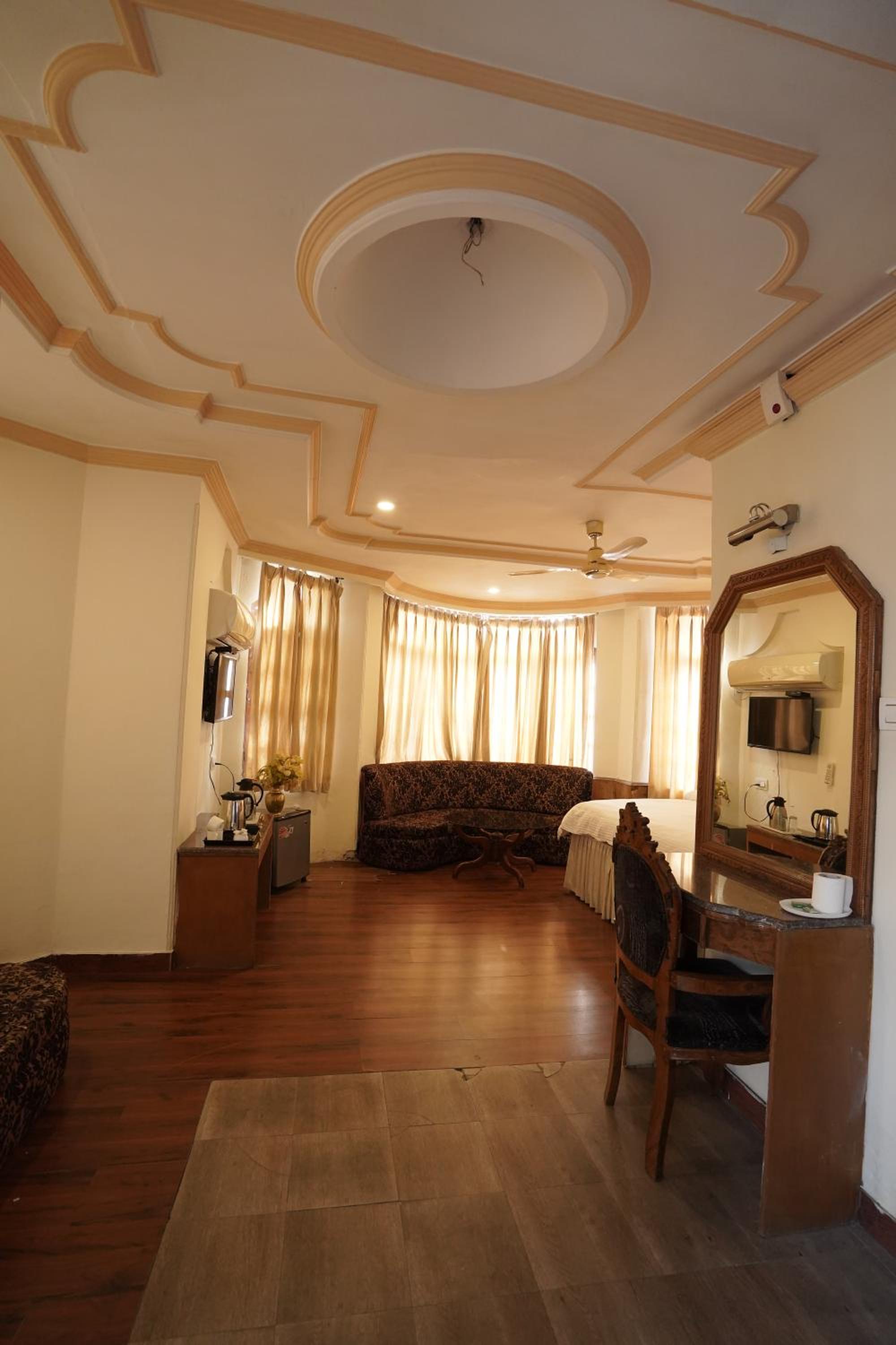 Royal Palace Resort Bhagsunag