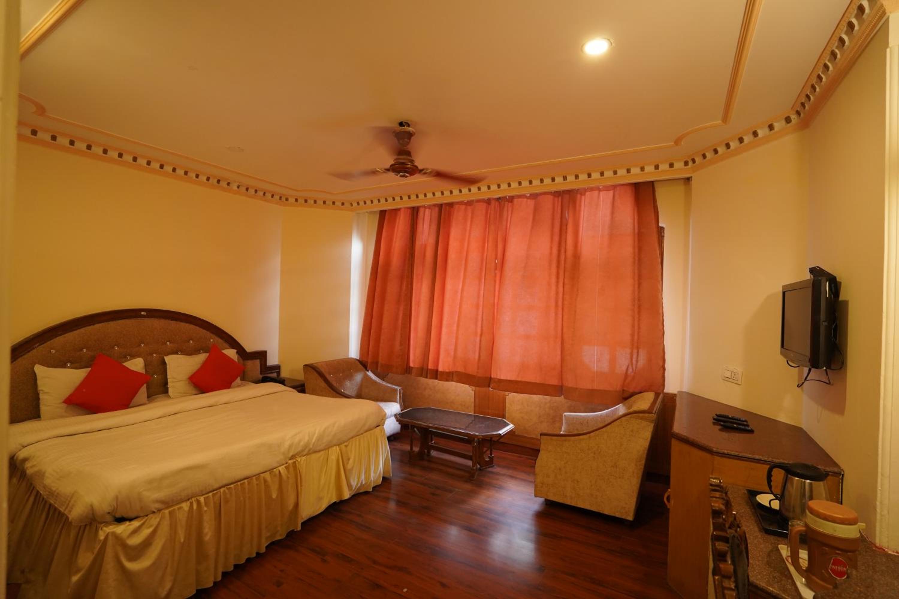 Royal Palace Resort Bhagsunag