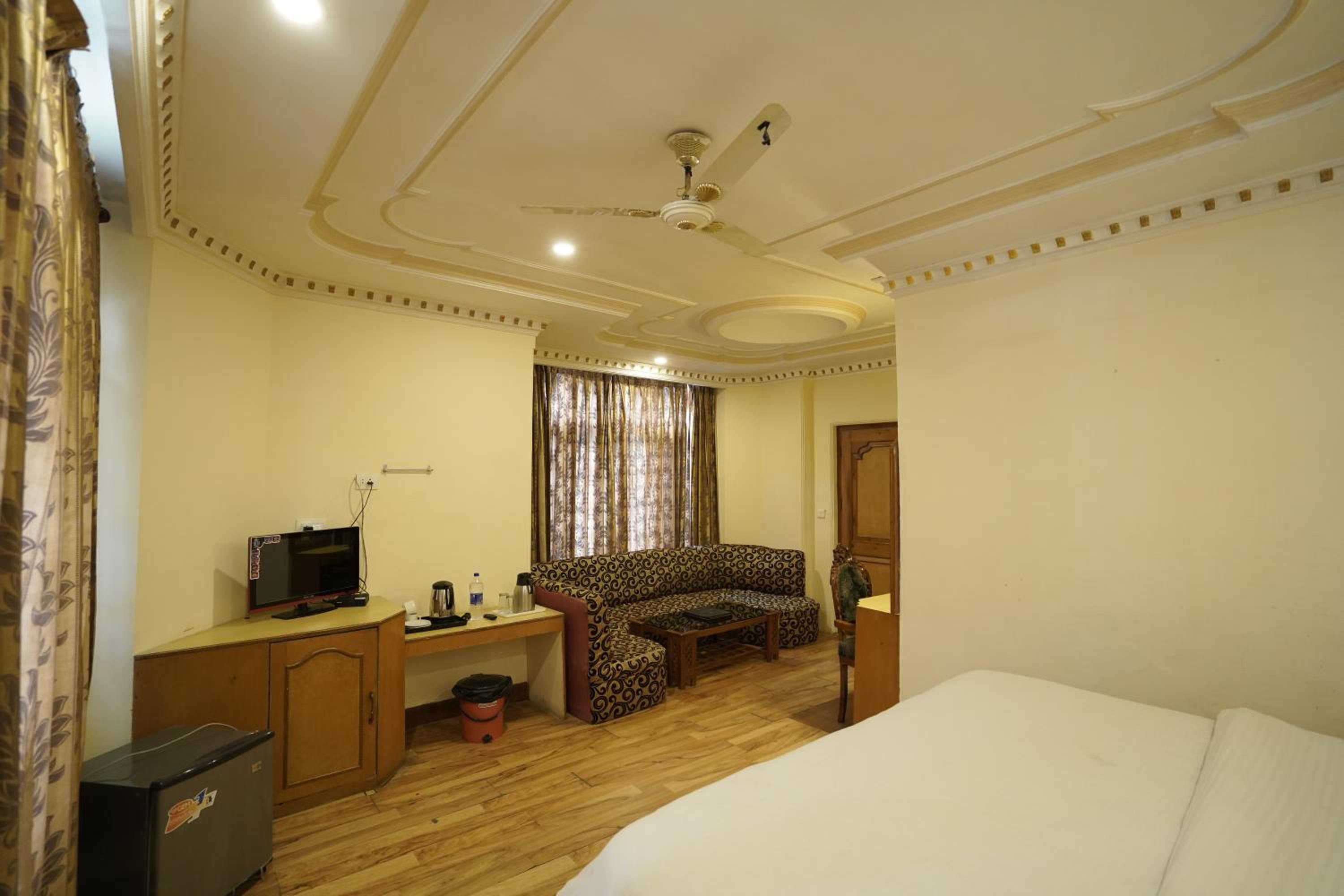 Royal Palace Resort Bhagsunag
