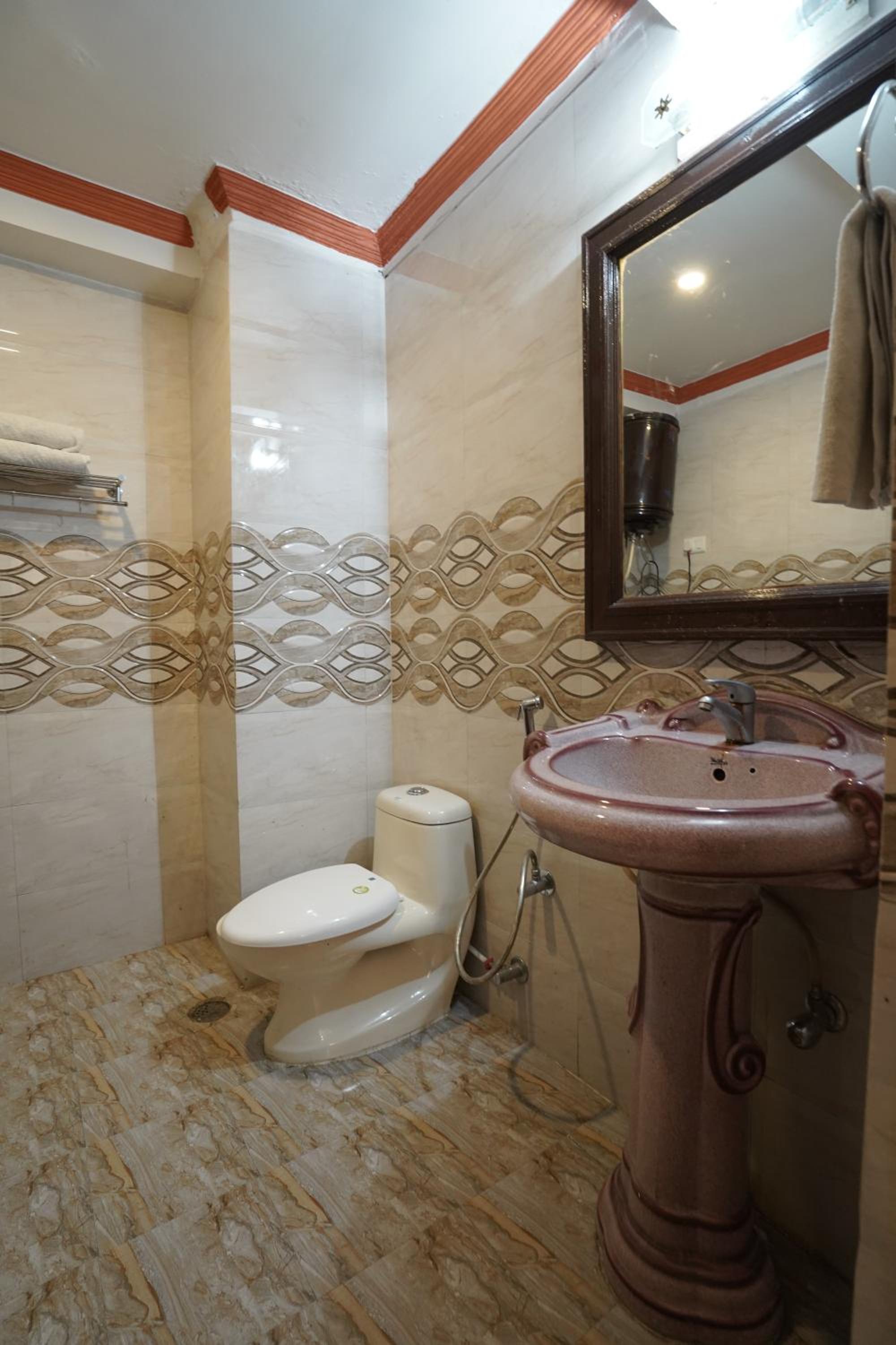 Royal Palace Resort Bhagsunag