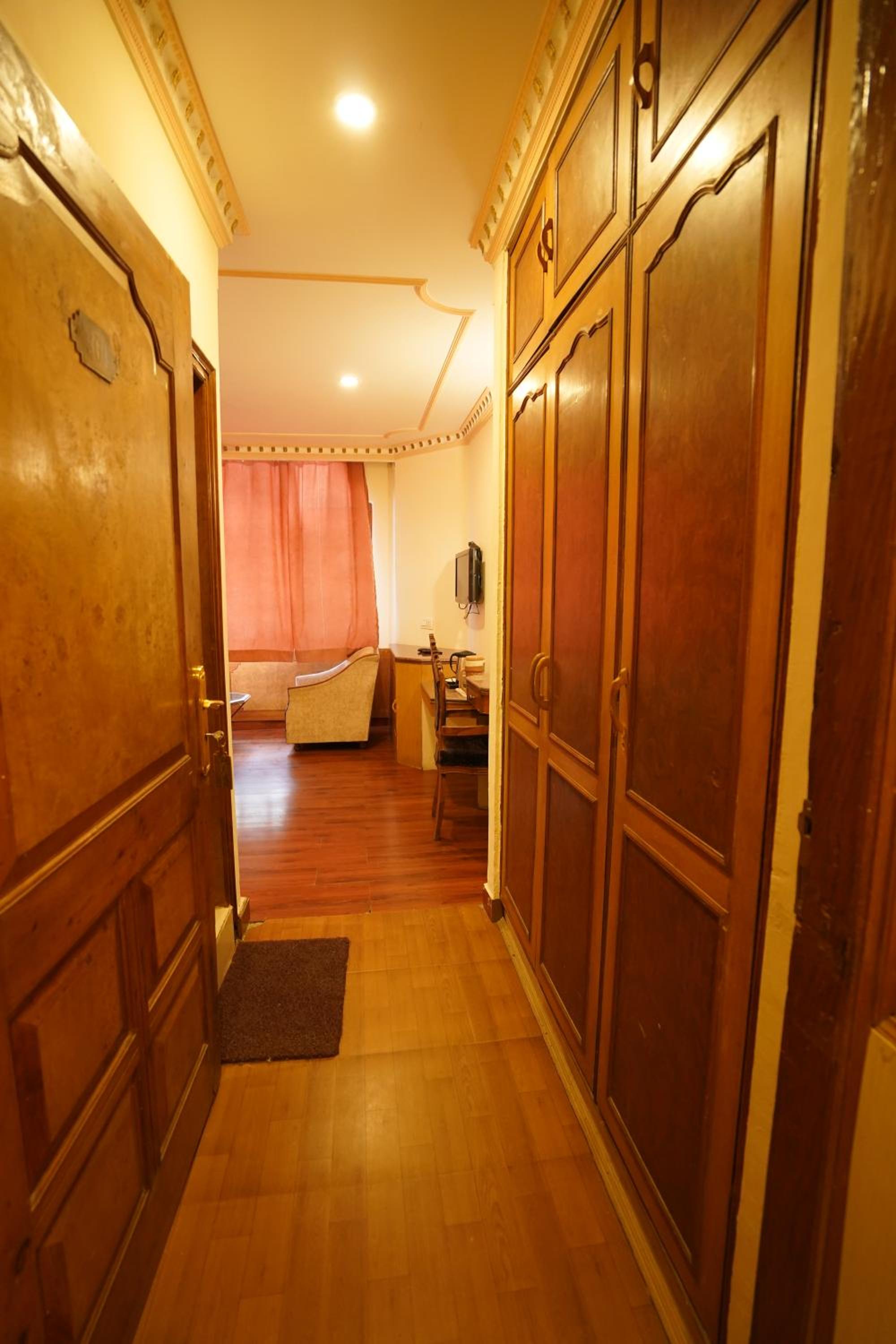 Royal Palace Resort Bhagsunag