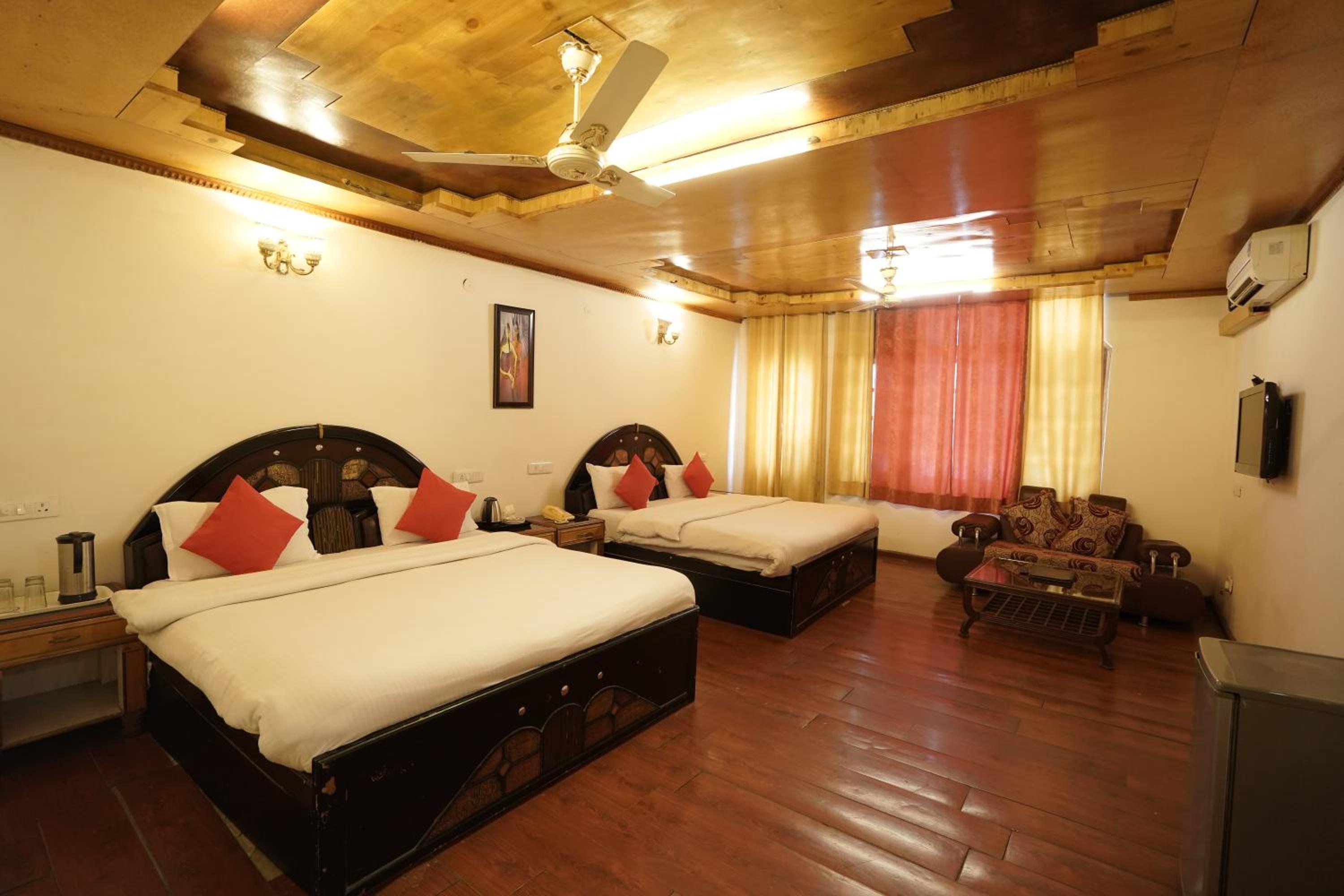 Royal Palace Resort Bhagsunag