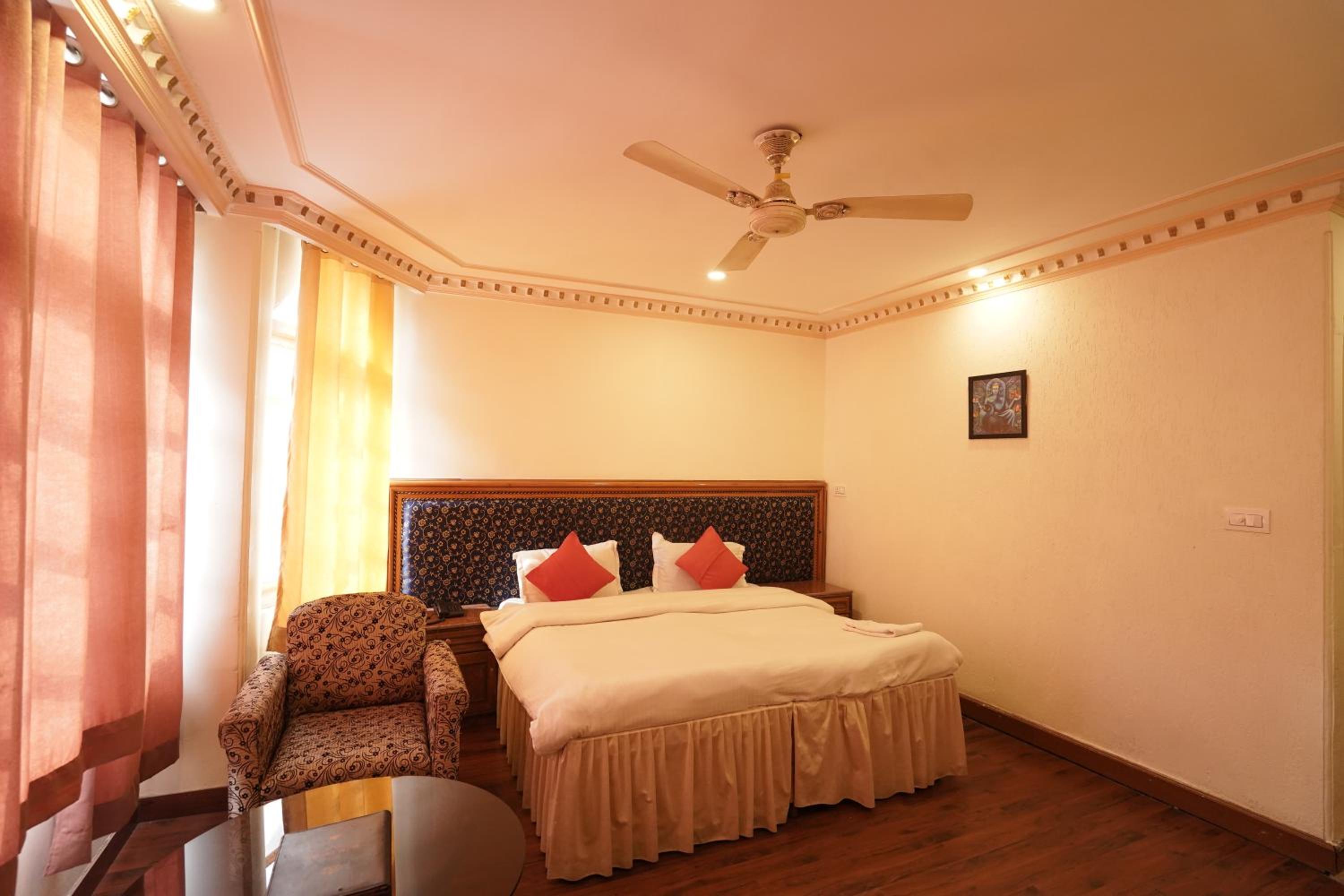 Royal Palace Resort Bhagsunag