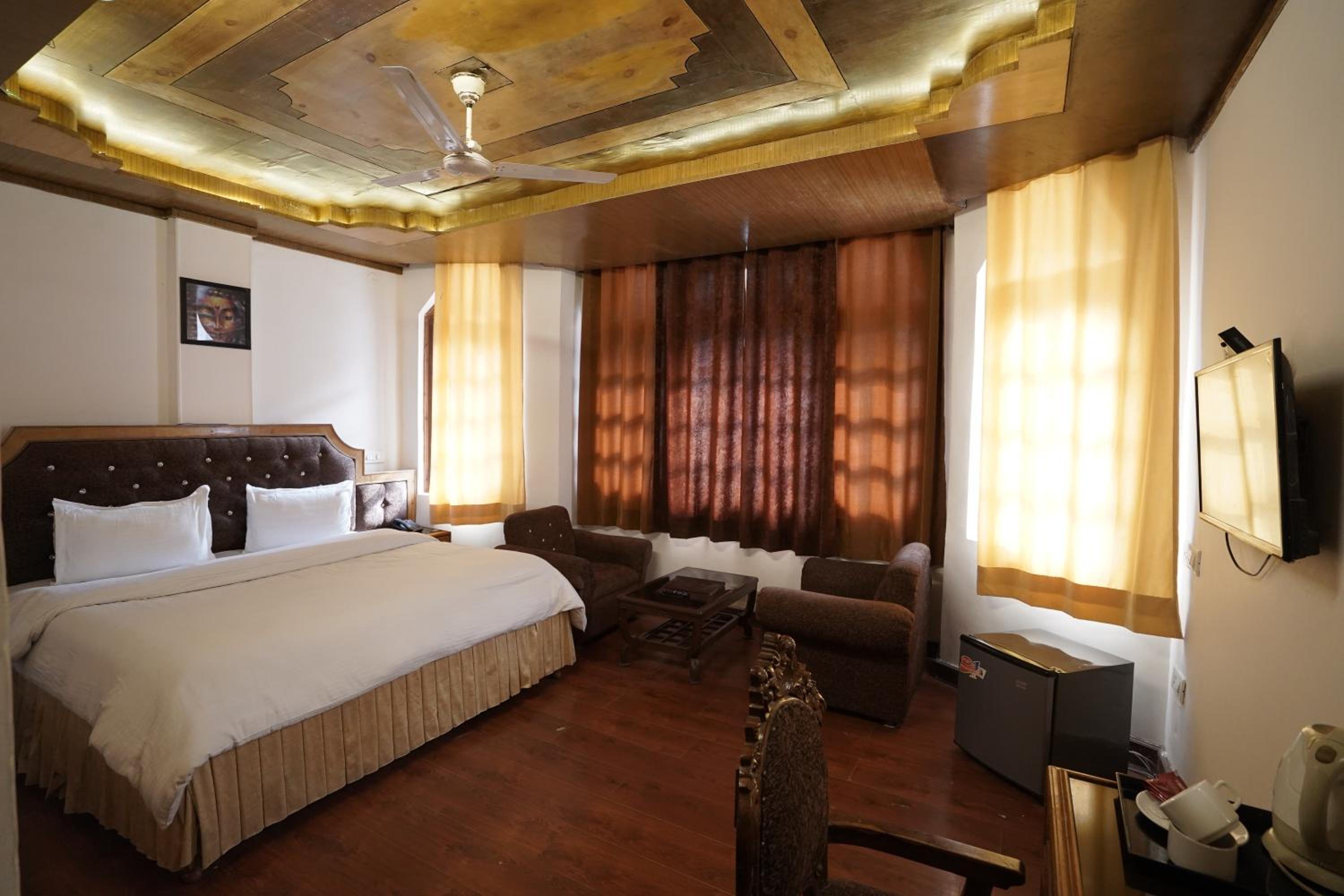 Royal Palace Resort Bhagsunag