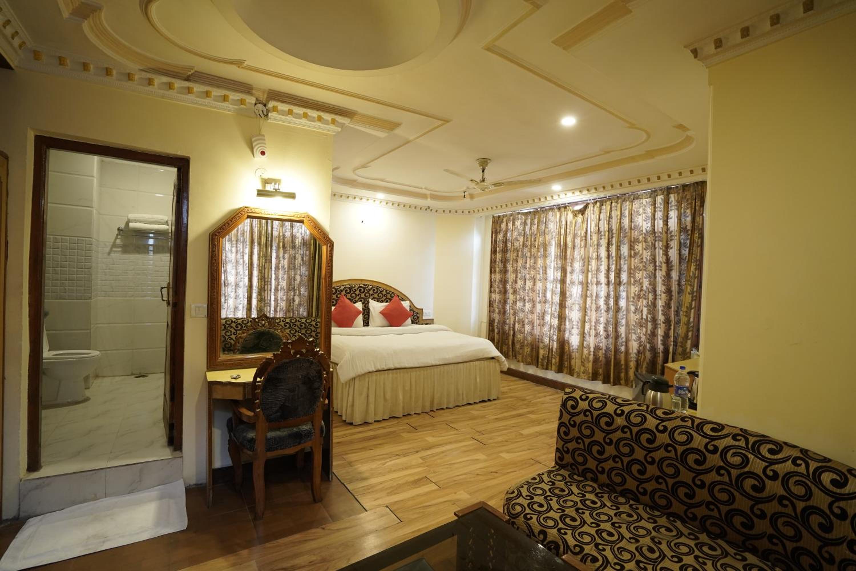 Royal Palace Resort Bhagsunag