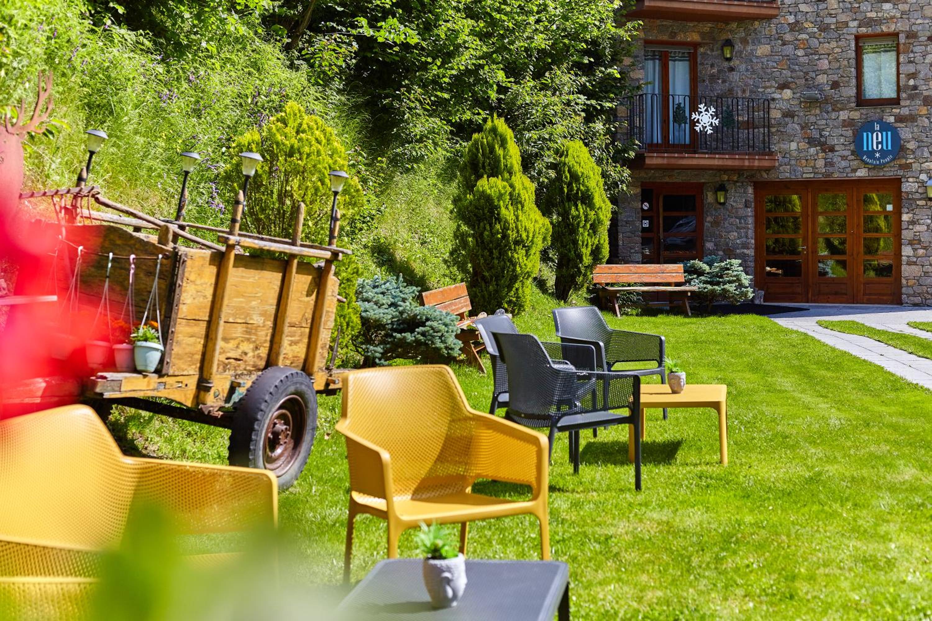 Apartaments La Neu-Mountain Lodges & Restaurant