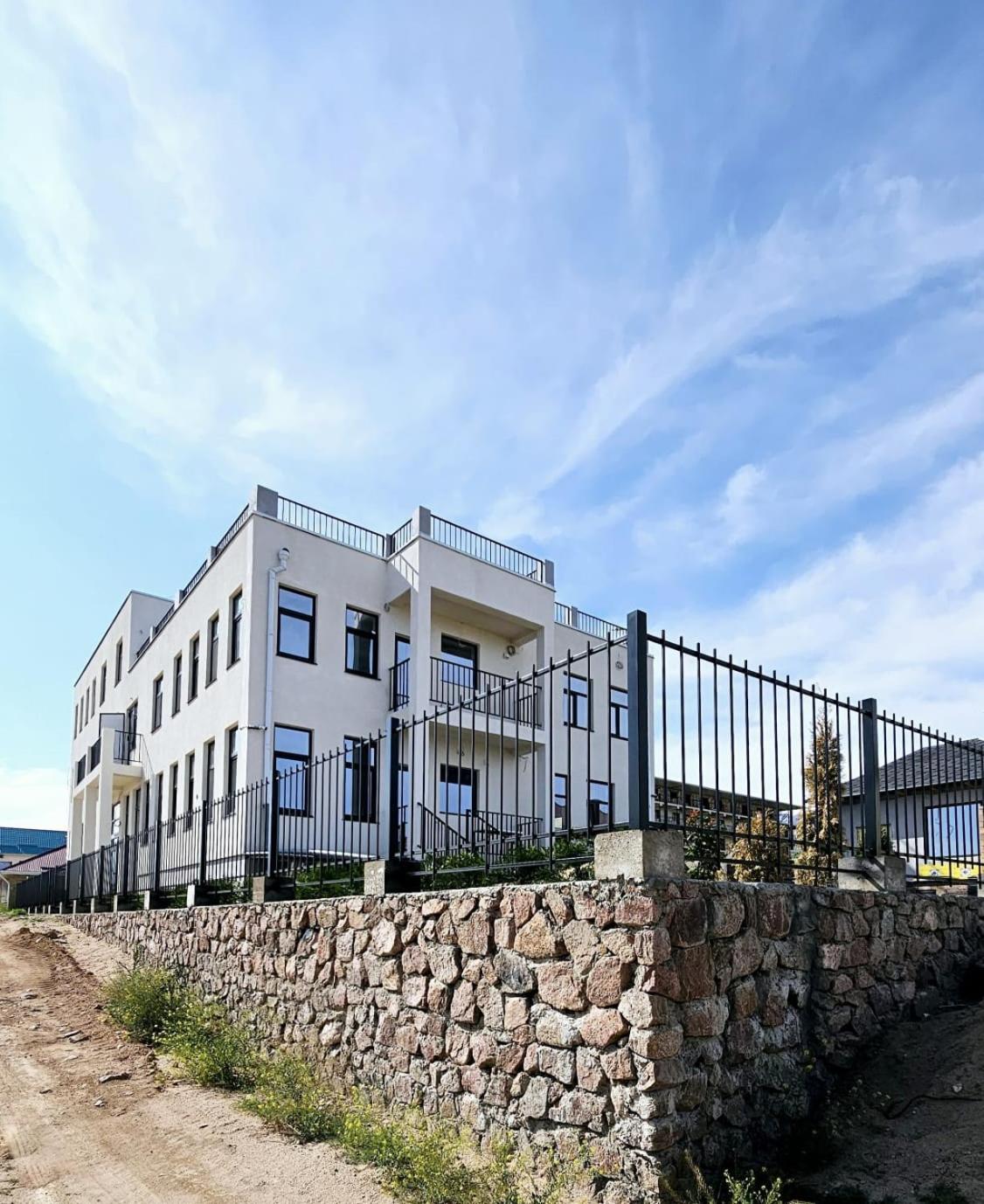 Photo 8