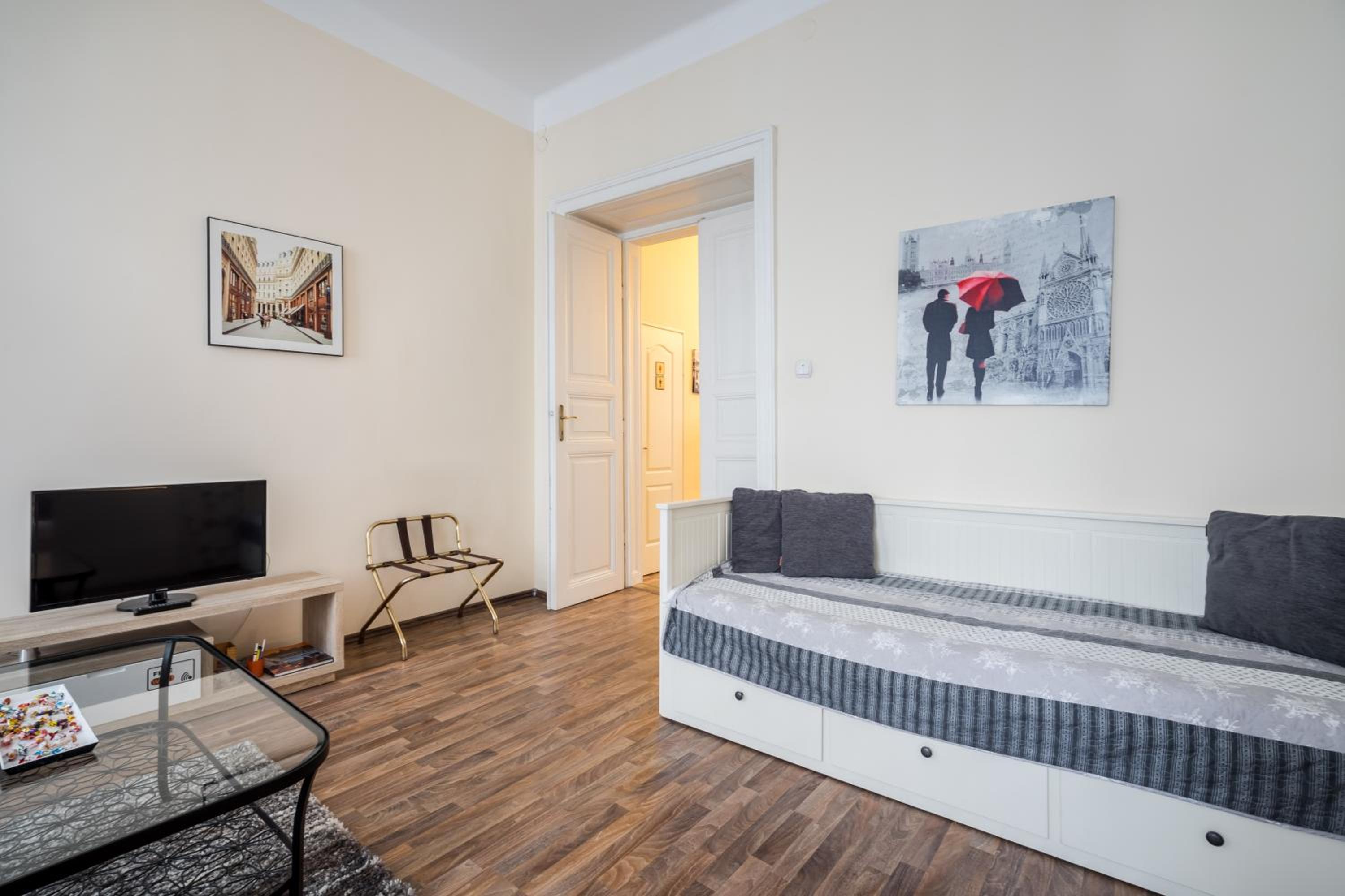 Pyvo Street Home with balcony near the Danube view 3
