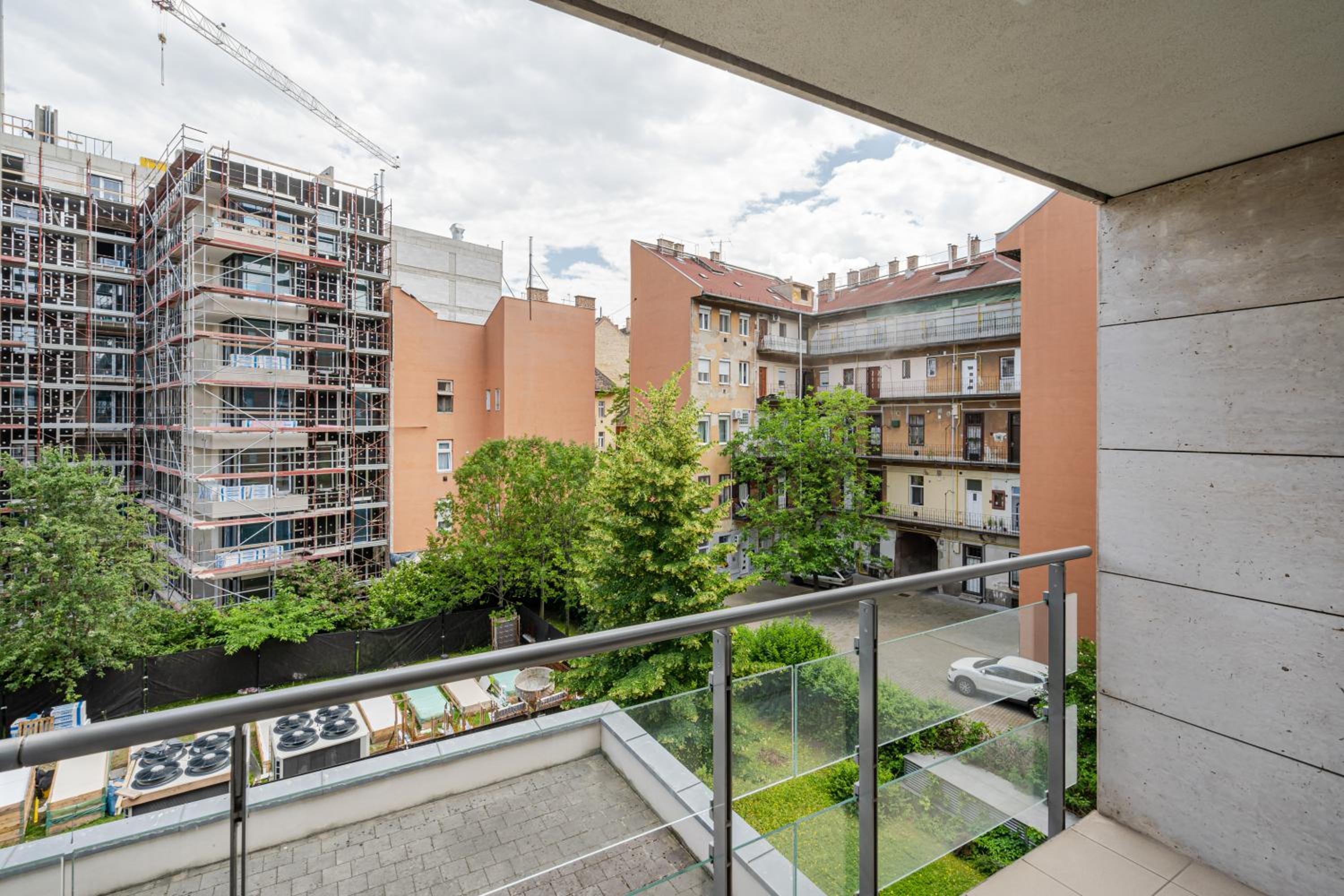 White Cascade Realty Apartment