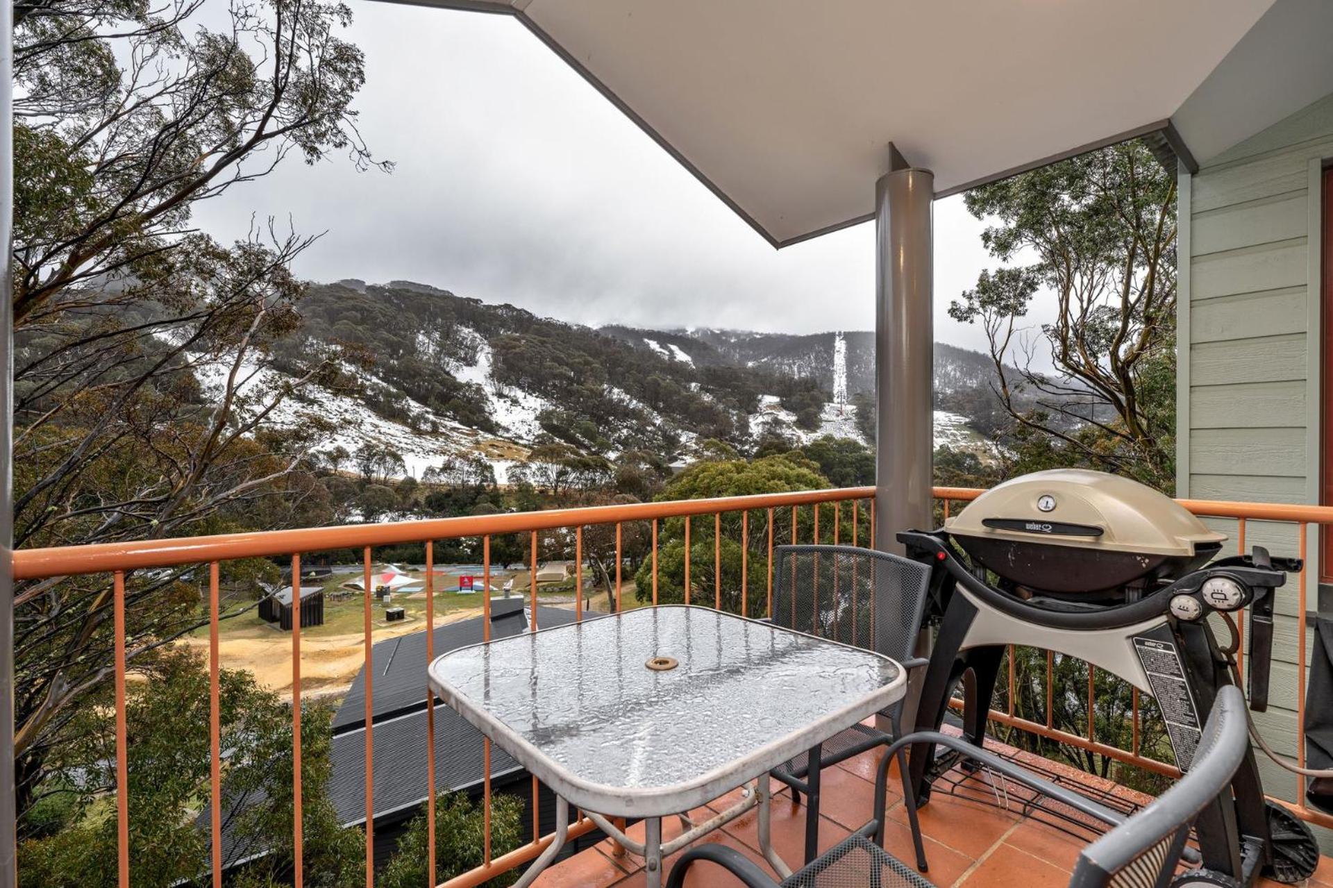 Hotel Lhotsky 2 Bedroom with corner spa bath and central village location - Image 1