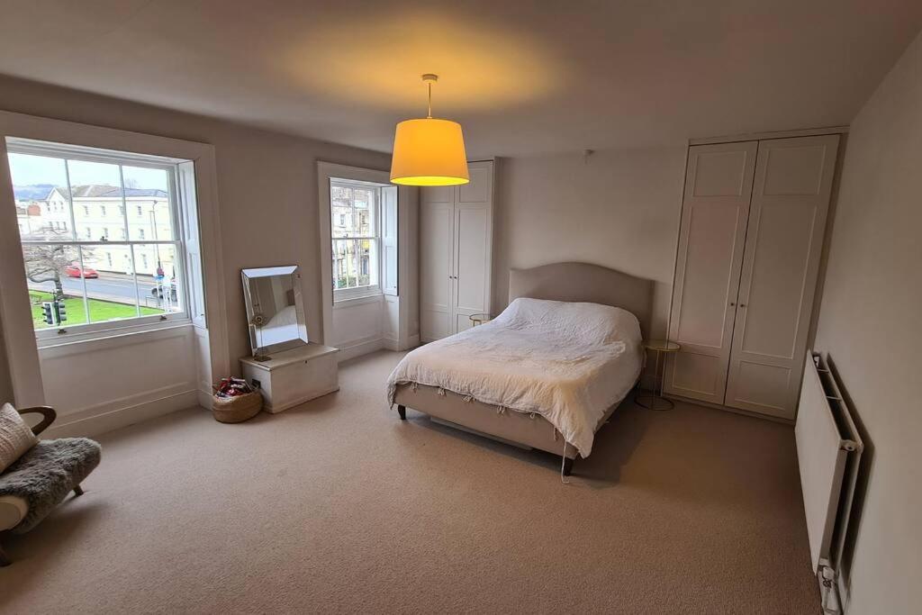 Cheltenham Townhouse - 3/4 bed view 2