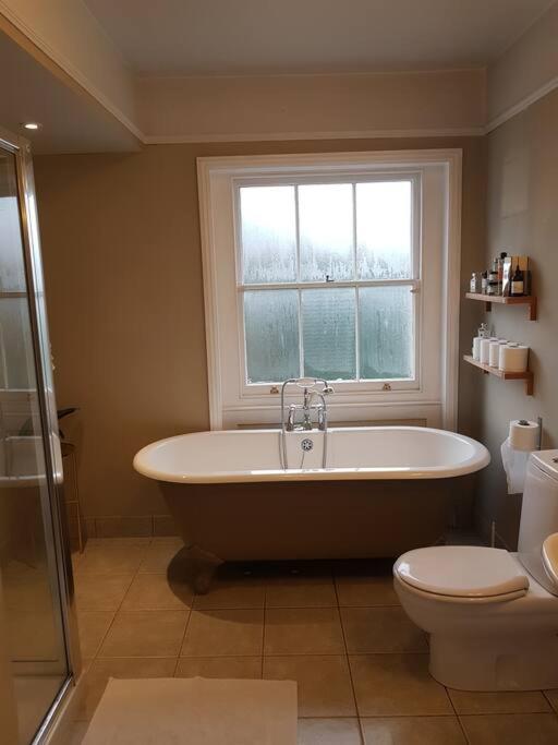 Cheltenham Townhouse - 3/4 bed view 4