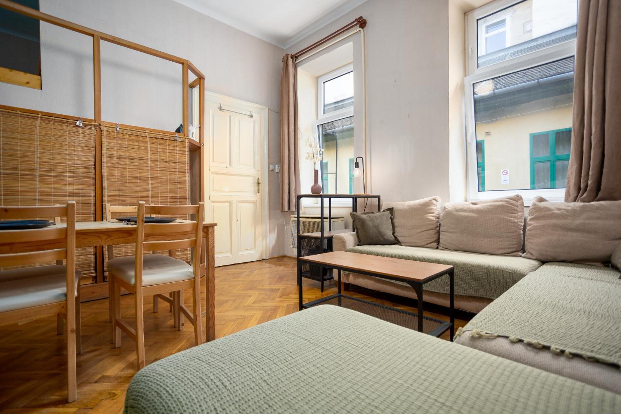 Apartment with FREE Parking