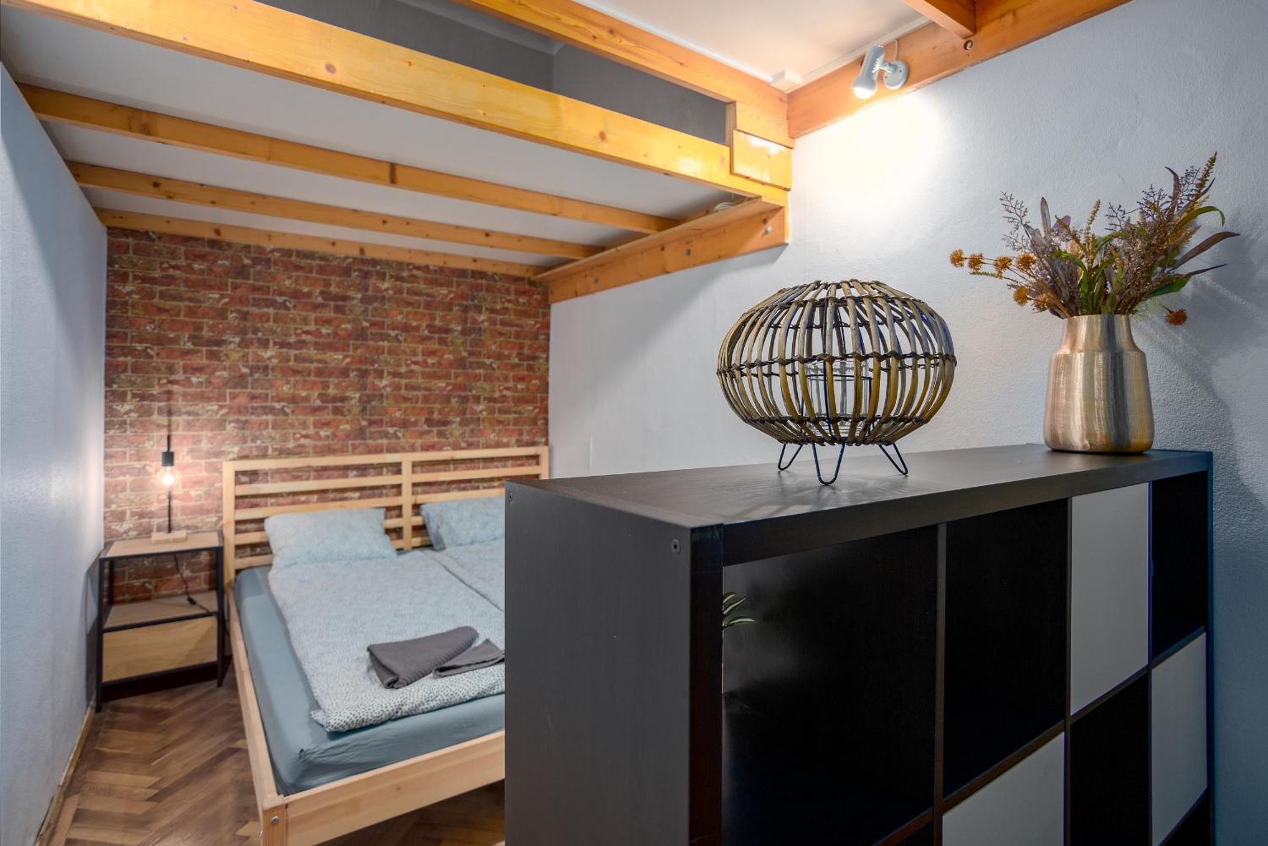 Apartment with FREE Parking