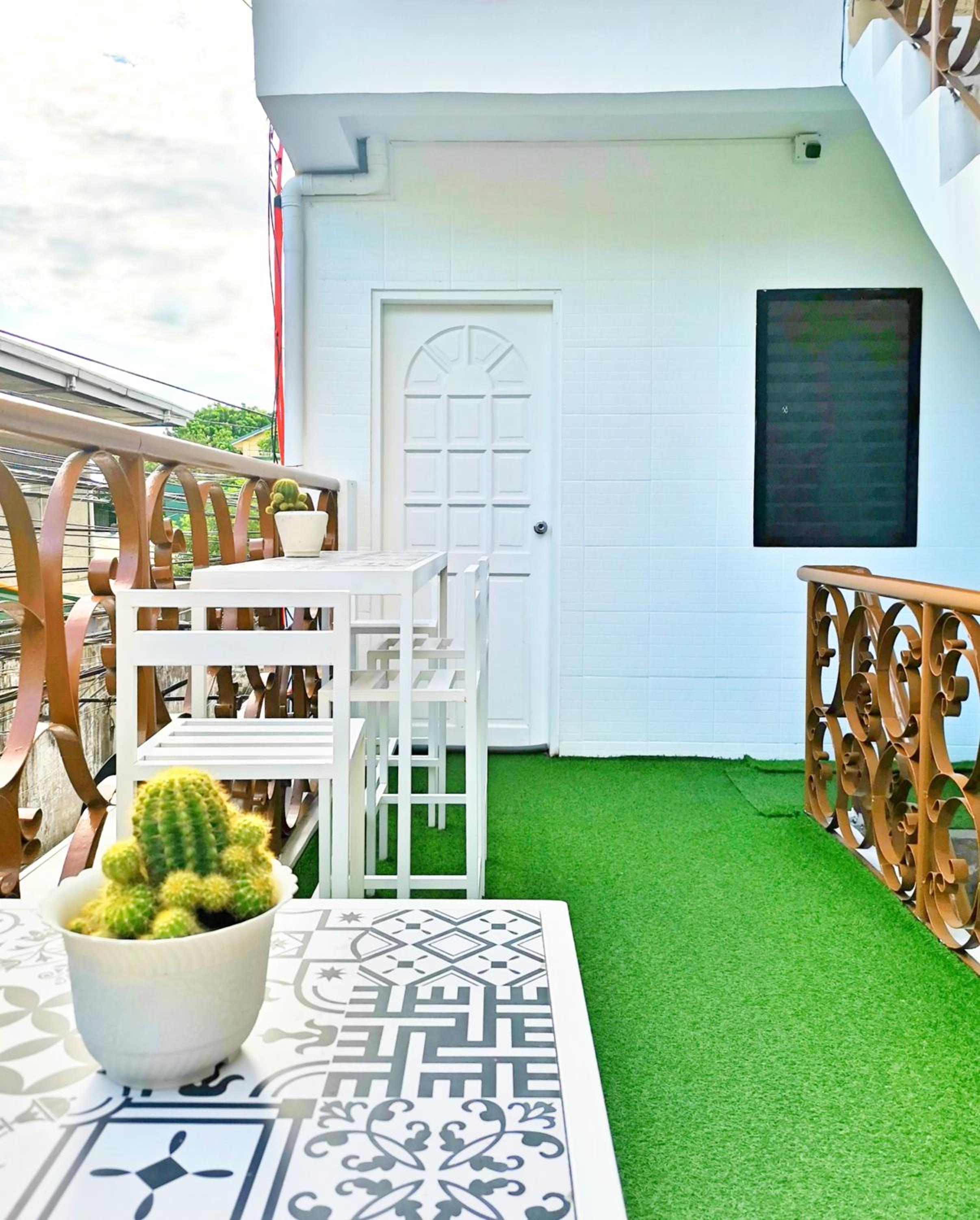 NomadsMNL Airport Hostel view 3